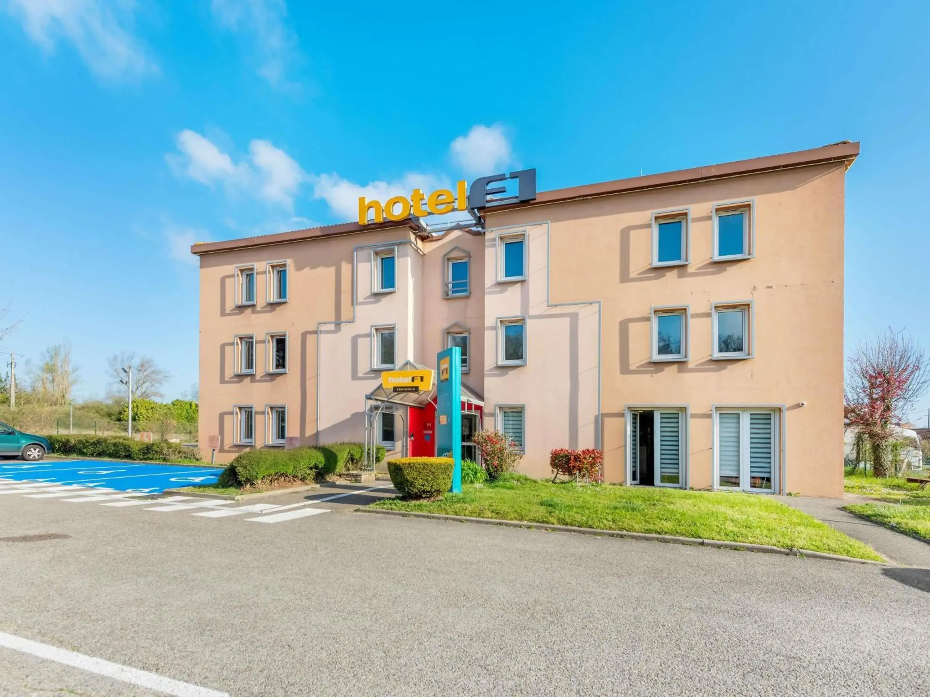 Property building in hotelF1 Lyon Bourgoin-Jallieu Property building in hotelF1 Lyon Bourgoin-Jallieu