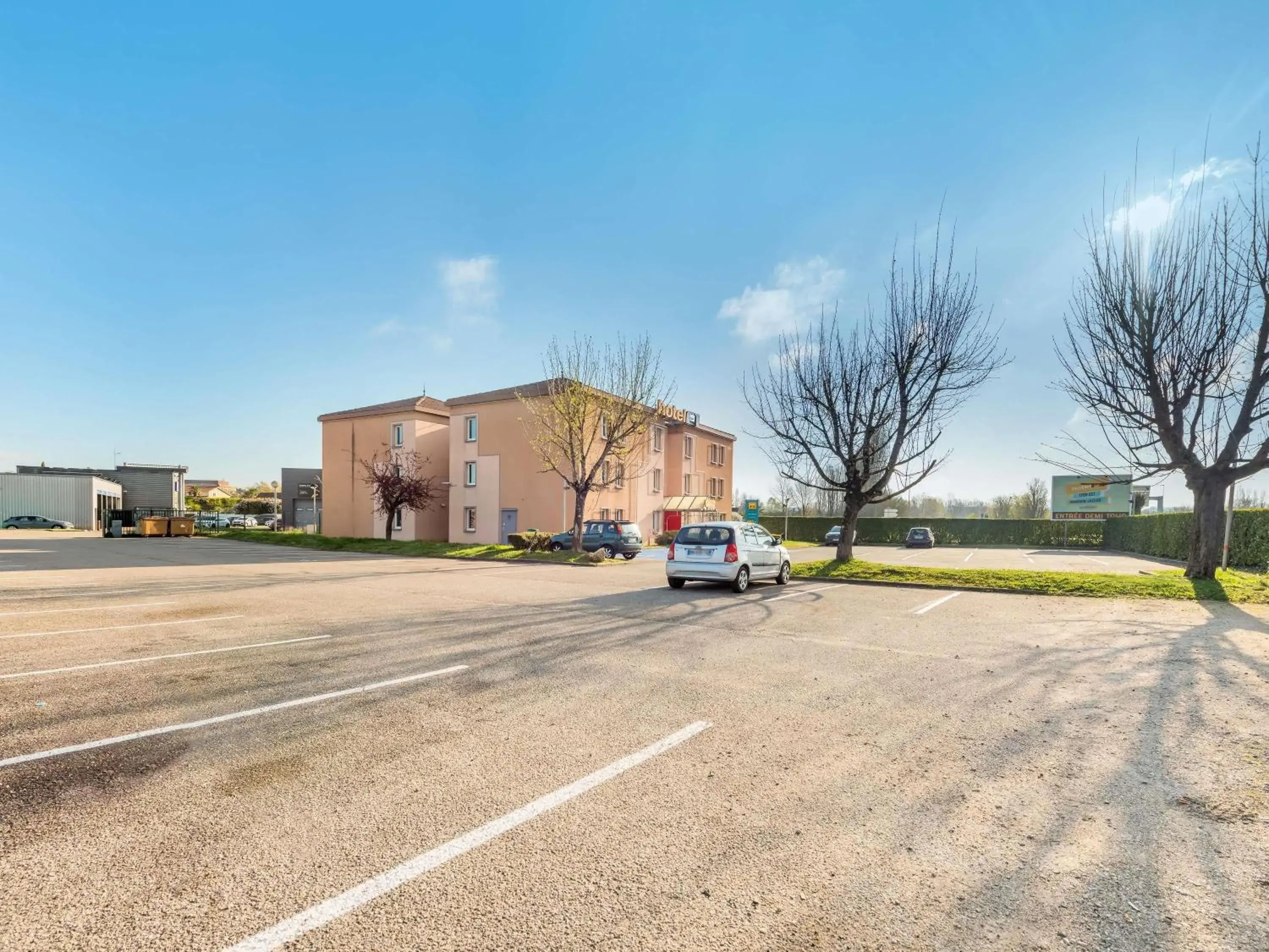 Property building in hotelF1 Lyon Bourgoin-Jallieu Property building in hotelF1 Lyon Bourgoin-Jallieu