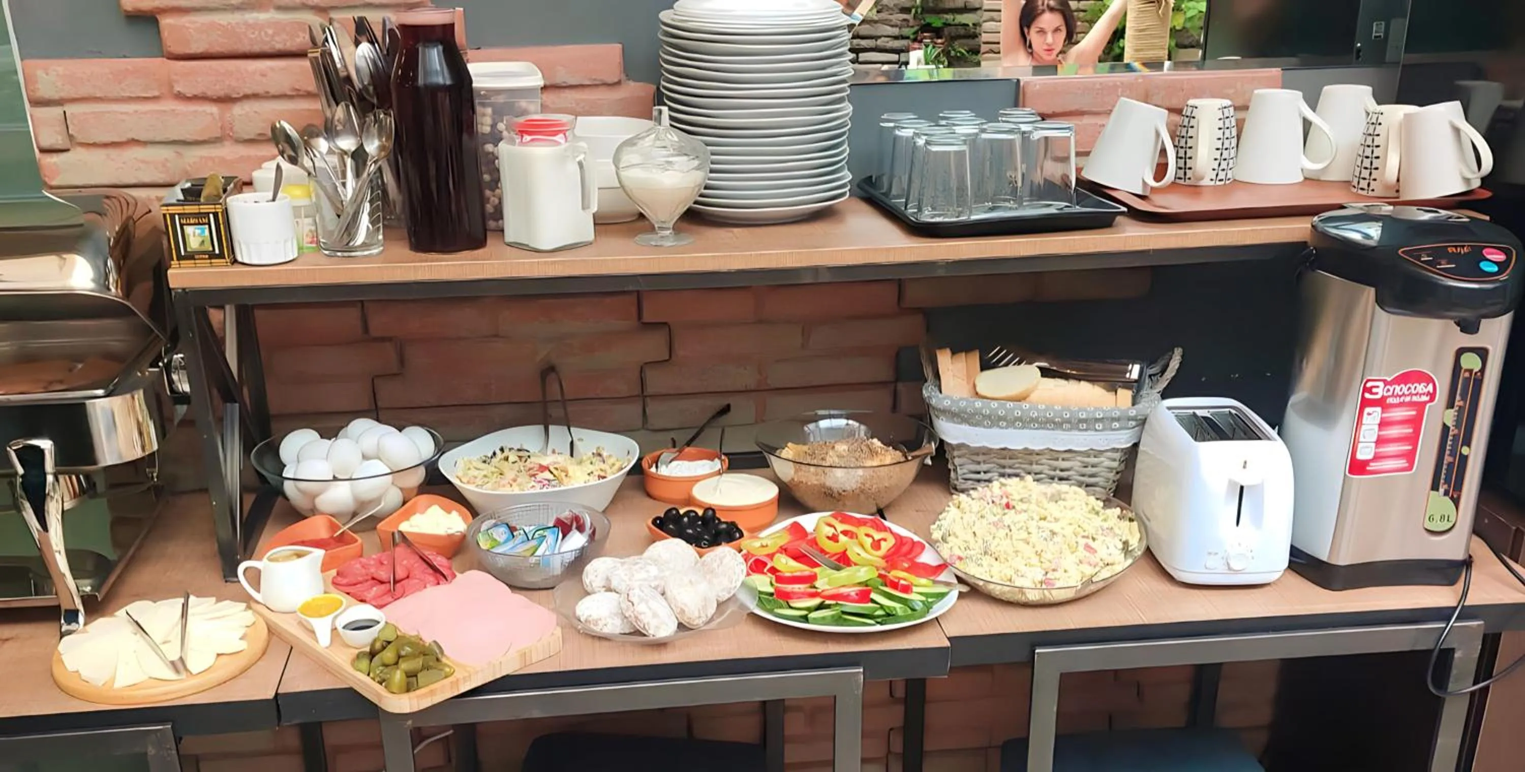 Coffee/tea facilities in Diuma Hotel