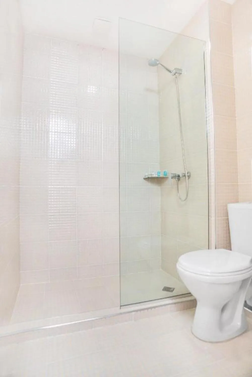 Shower in Diuma Hotel