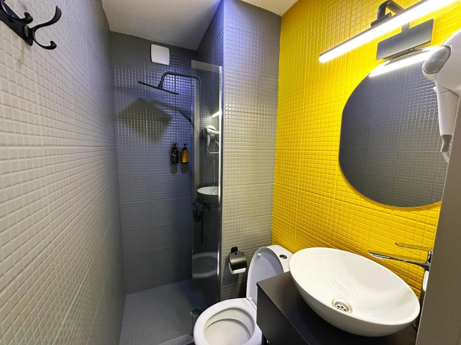 Shower in Diuma Hotel