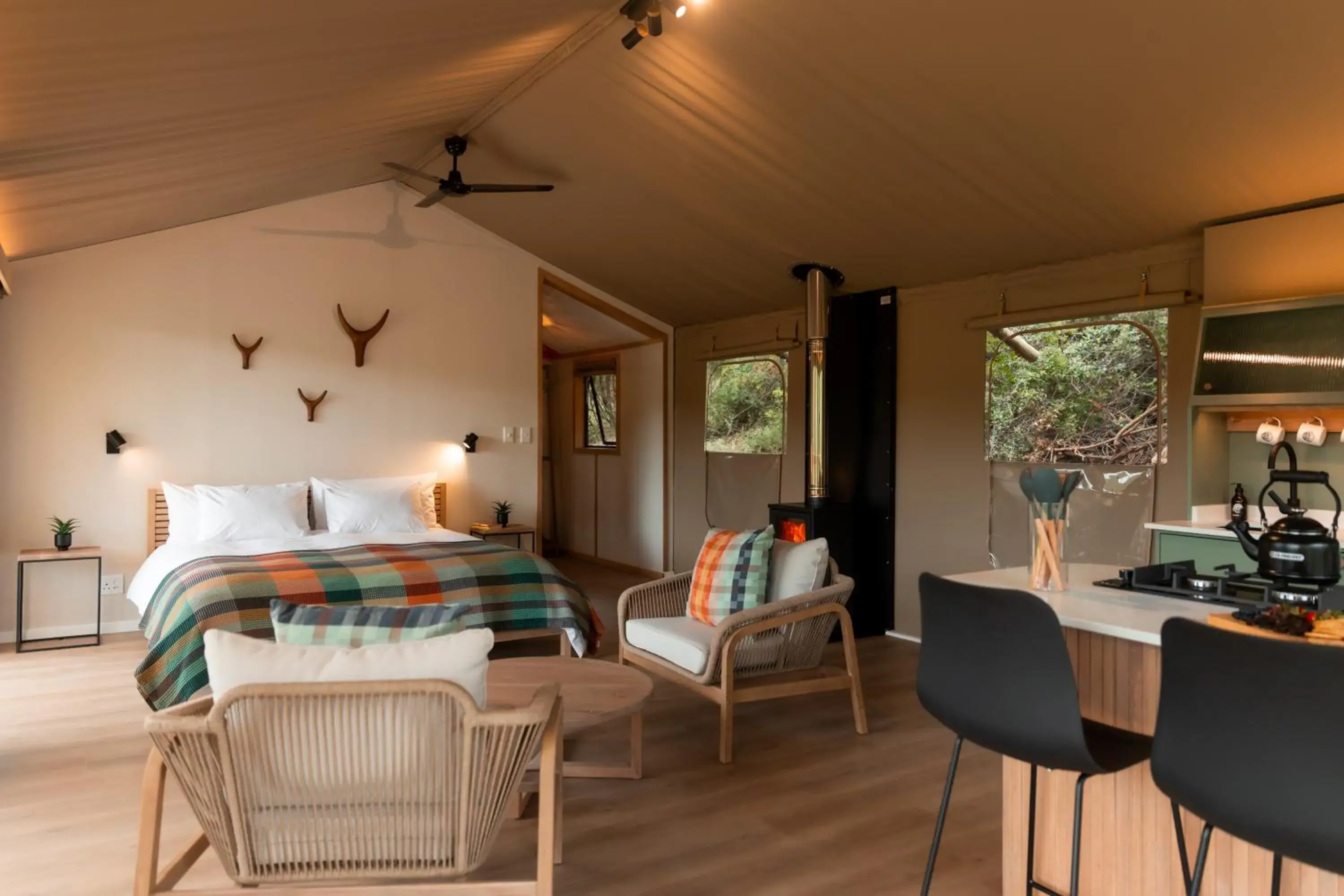 Premium tent (hot tub) in AfriCamps at Gowan Valley Premium tent (hot tub) in AfriCamps at Gowan Valley