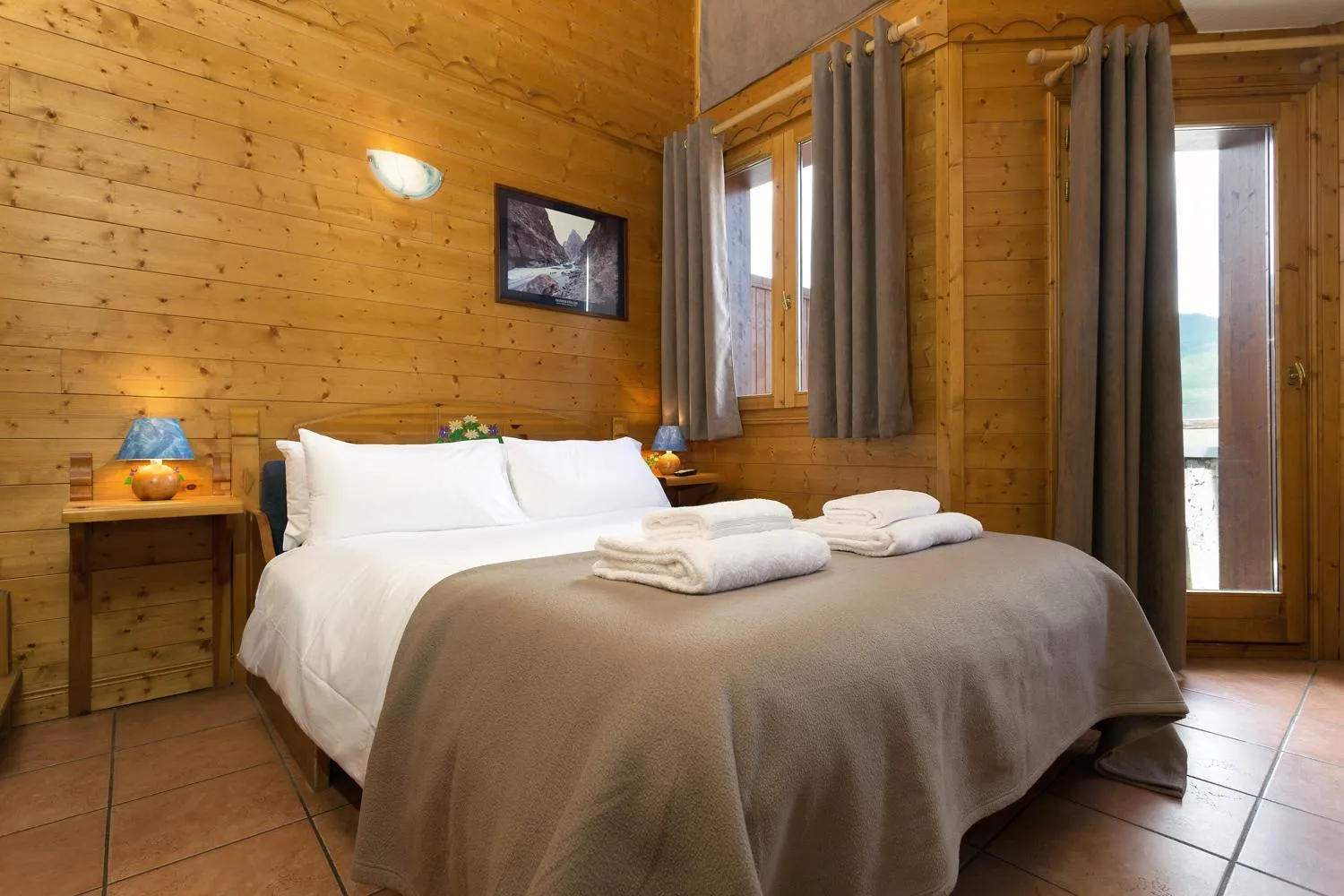 Bedroom, Bed in Madame Vacances Lodges des Alpages