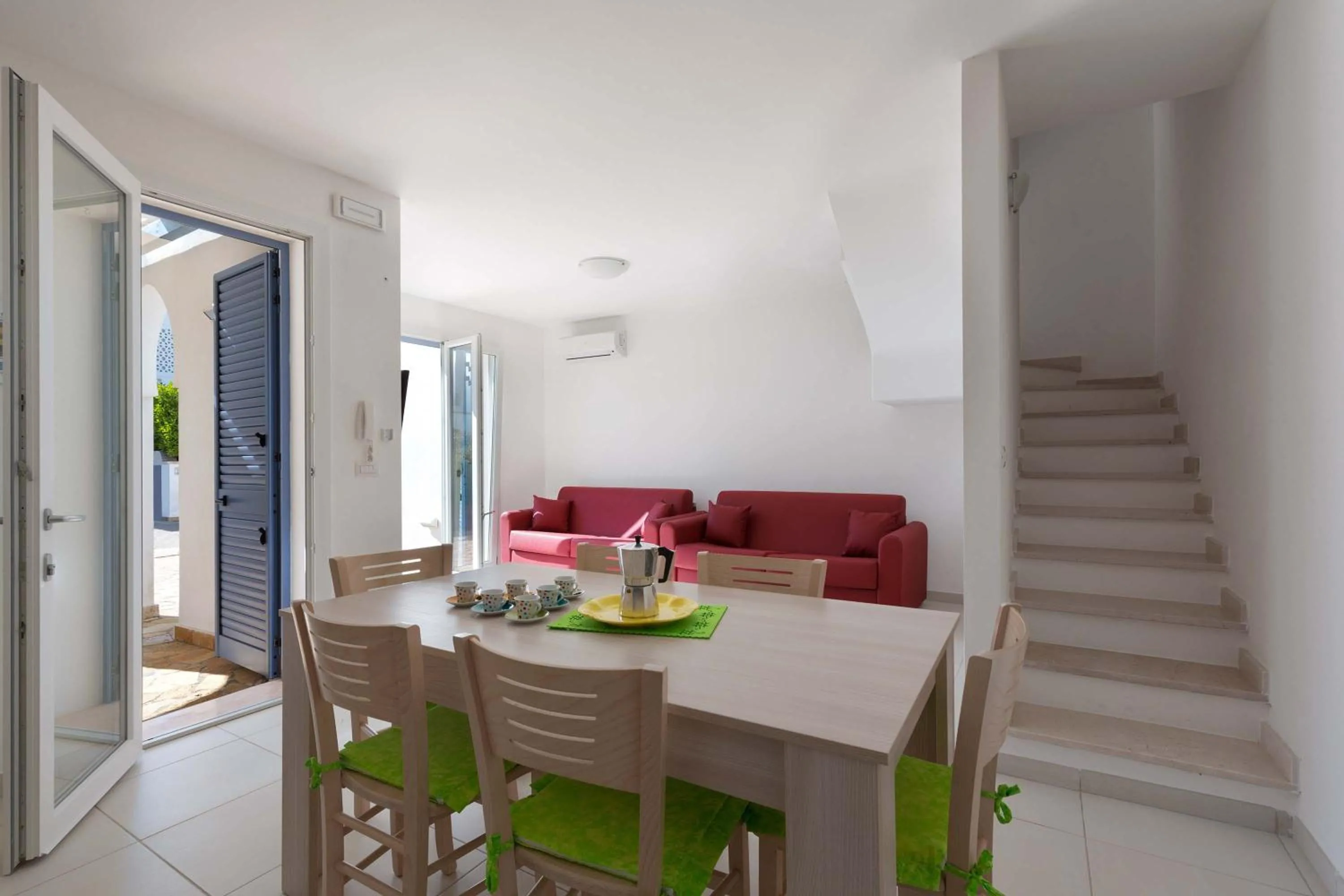 Dining area in Villetta Michela by BarbarHouse