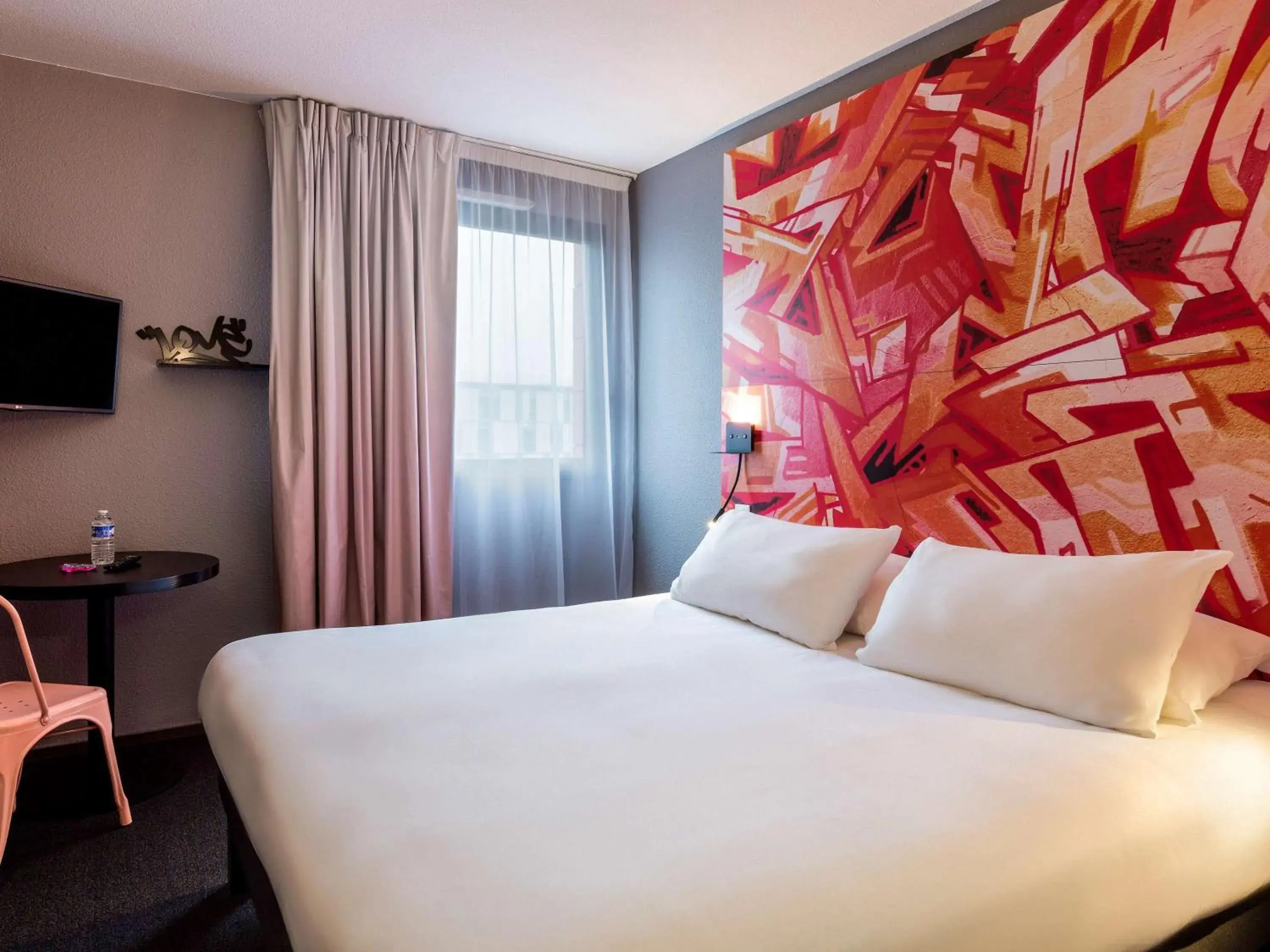 Photo of the whole room, Bed in Ibis Styles Toulouse Centre Canal du Midi Photo of the whole room, Bed in Ibis Styles Toulouse Centre Canal du Midi