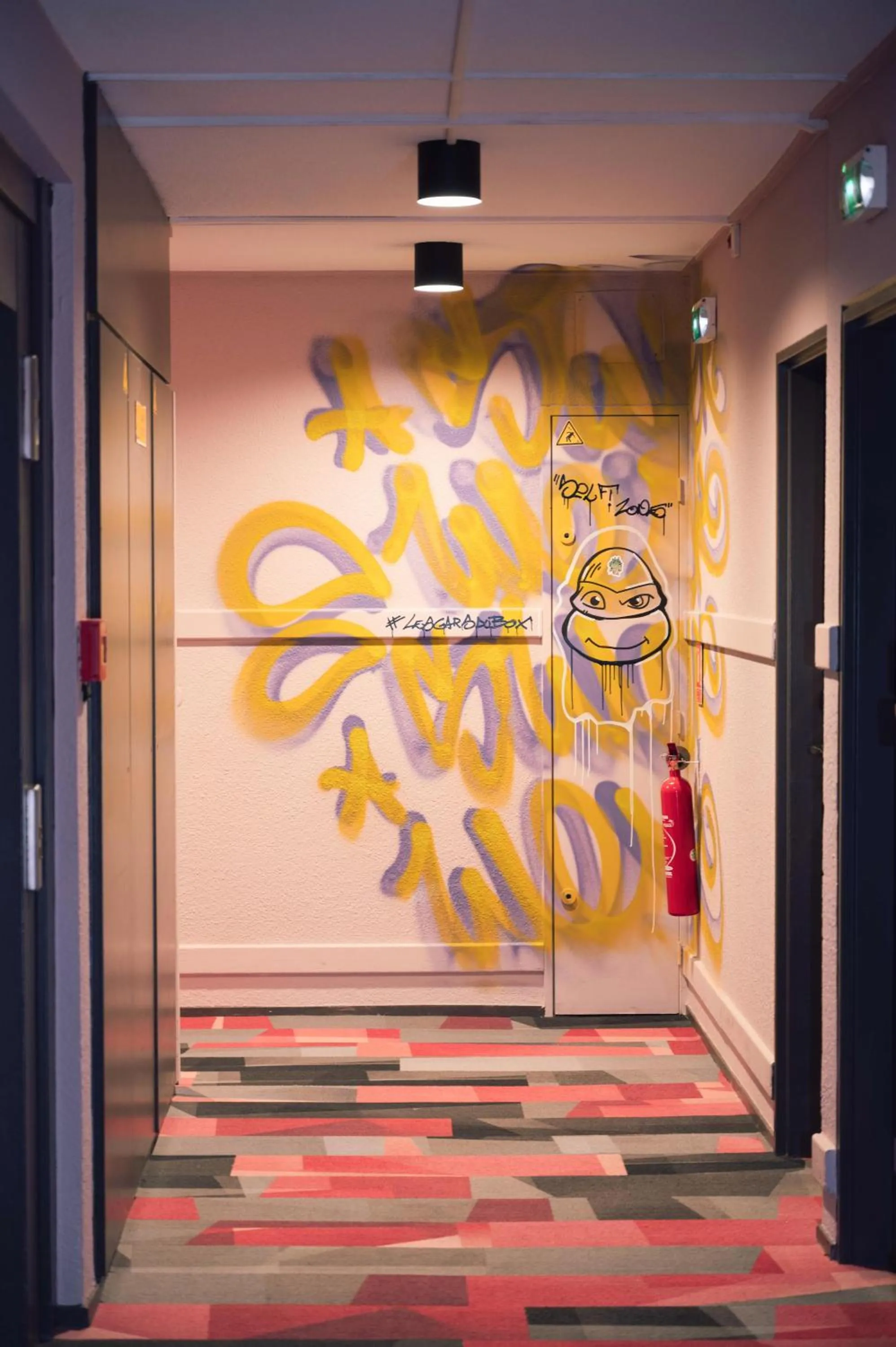 Decorative detail in Ibis Styles Toulouse Centre Canal du Midi