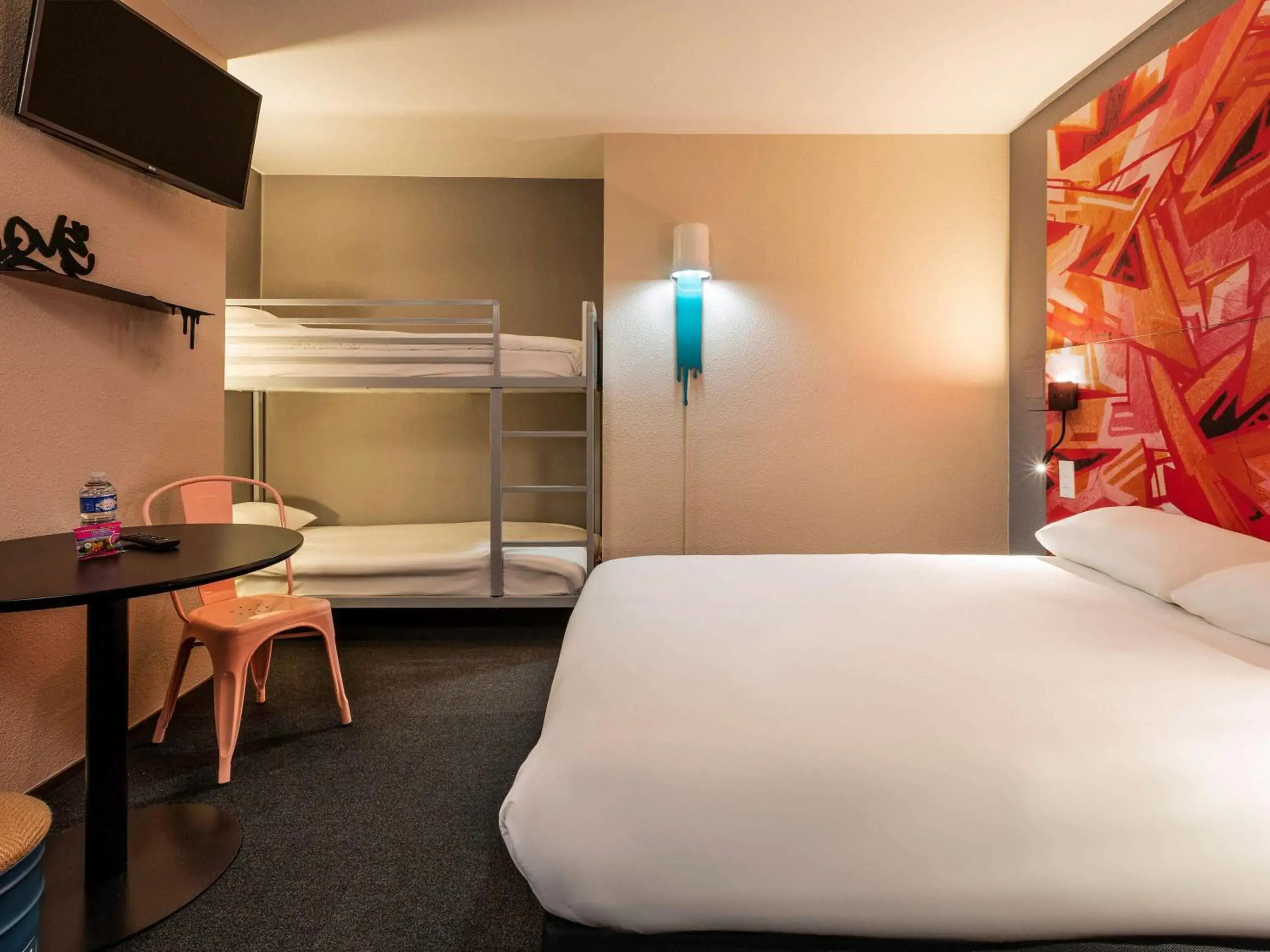 Property building, Bed in Ibis Styles Toulouse Centre Canal du Midi Property building, Bed in Ibis Styles Toulouse Centre Canal du Midi