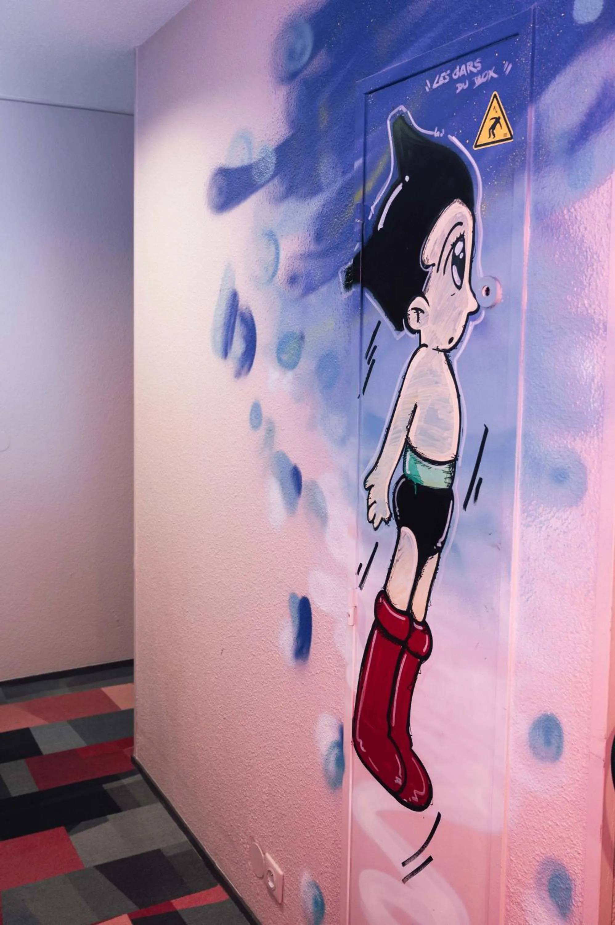 Decorative detail in Ibis Styles Toulouse Centre Canal du Midi