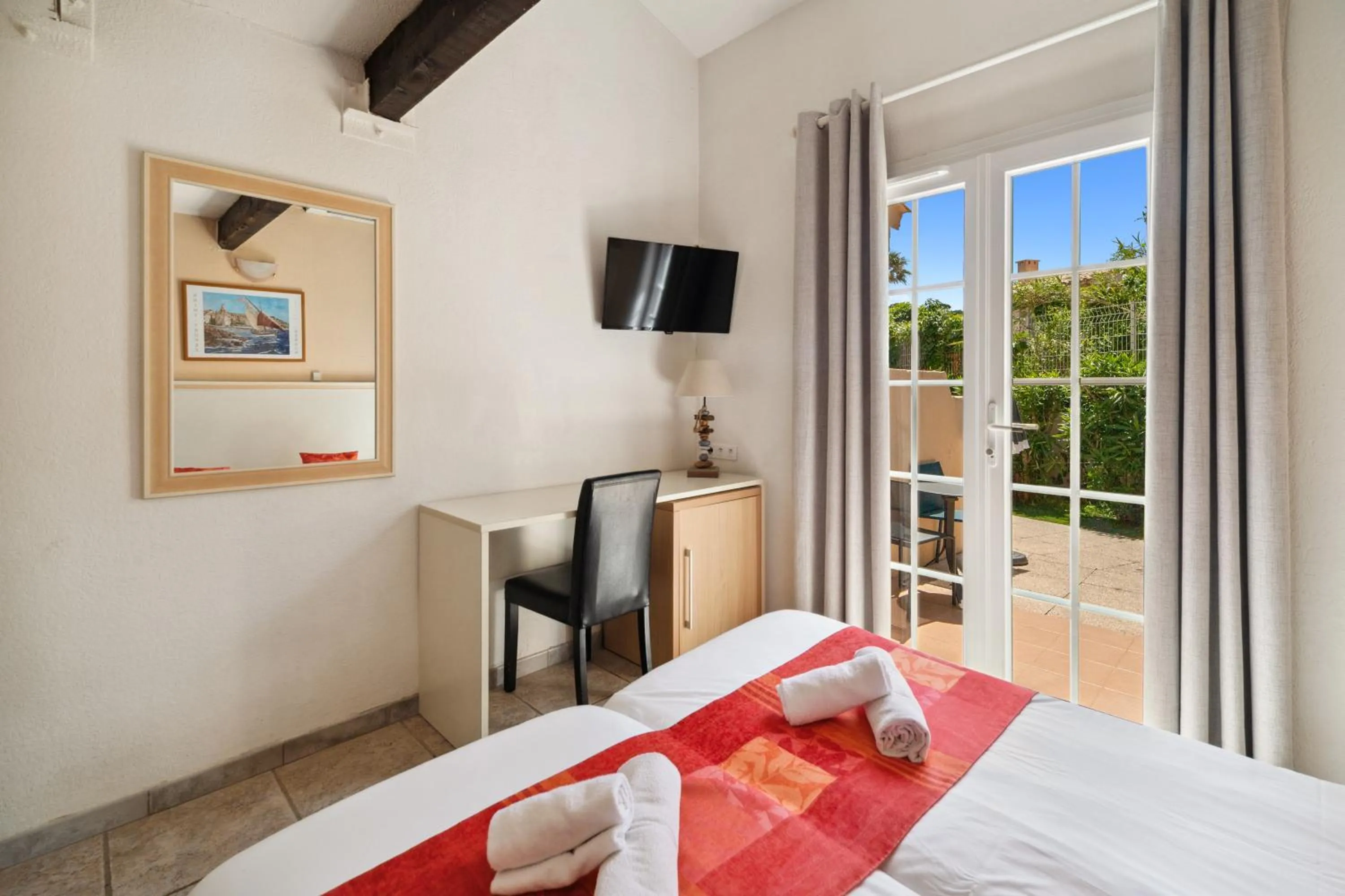 Bed in Hôtel La Nartelle