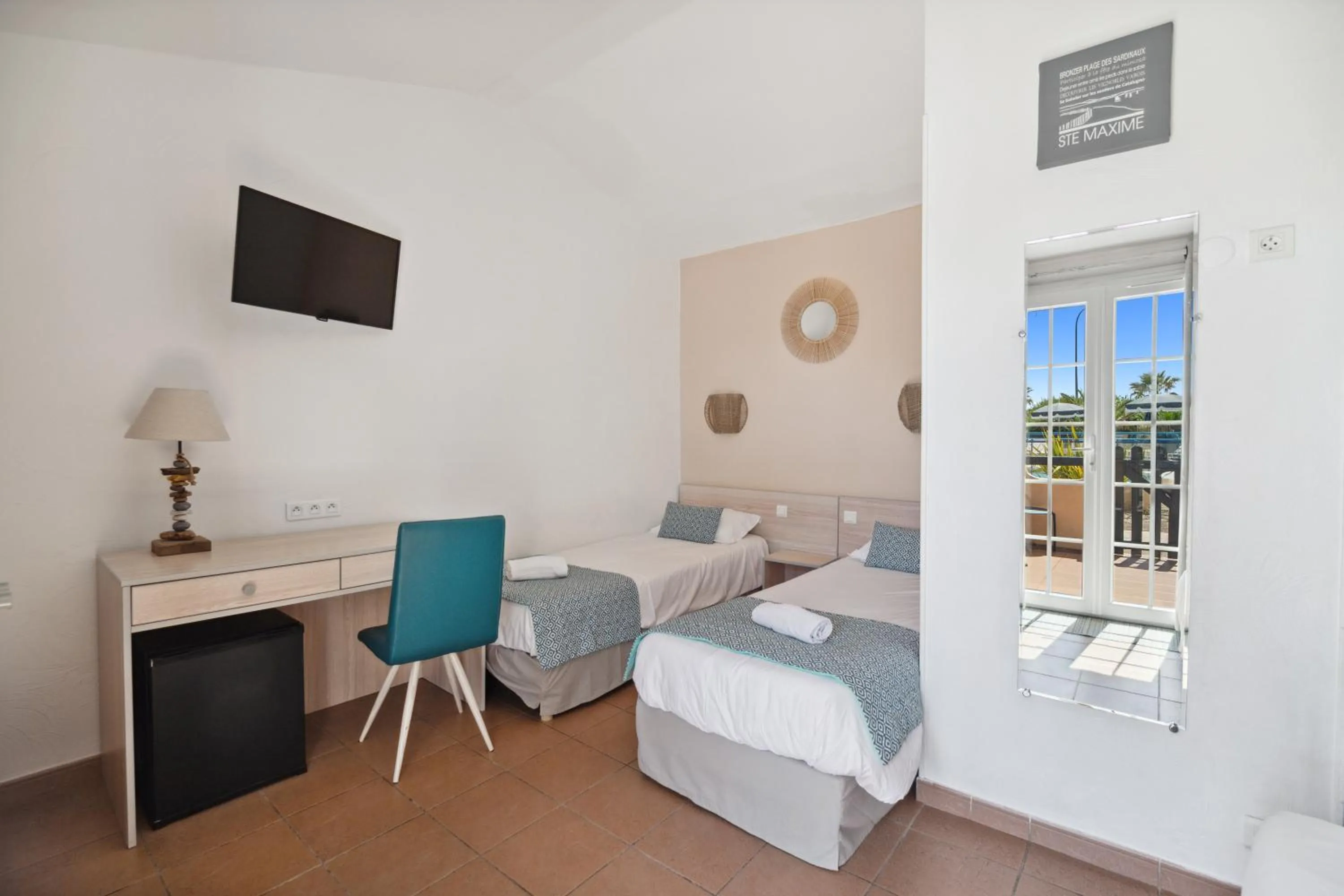 Bedroom, Bed in Hôtel La Nartelle