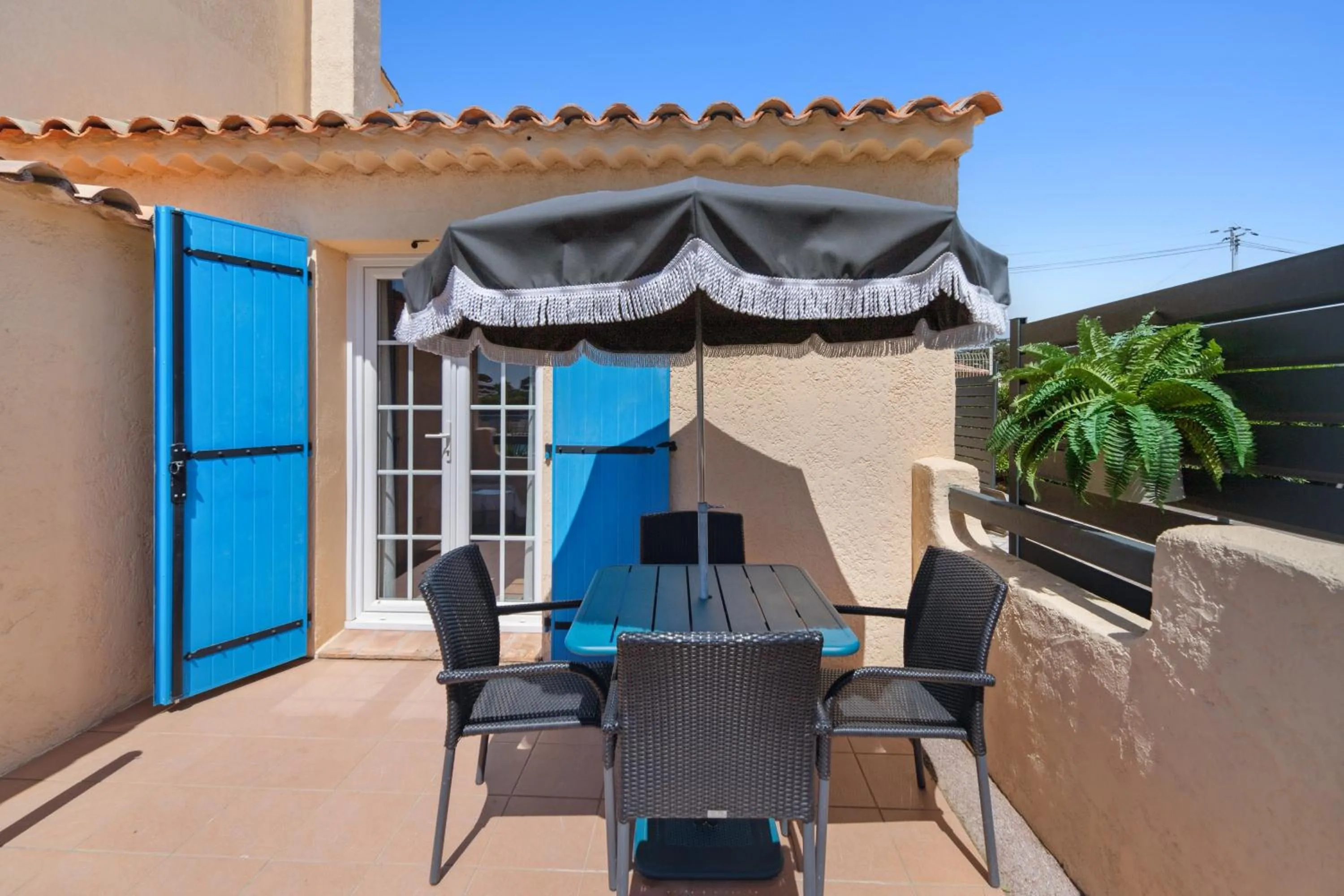 Patio in Hôtel La Nartelle