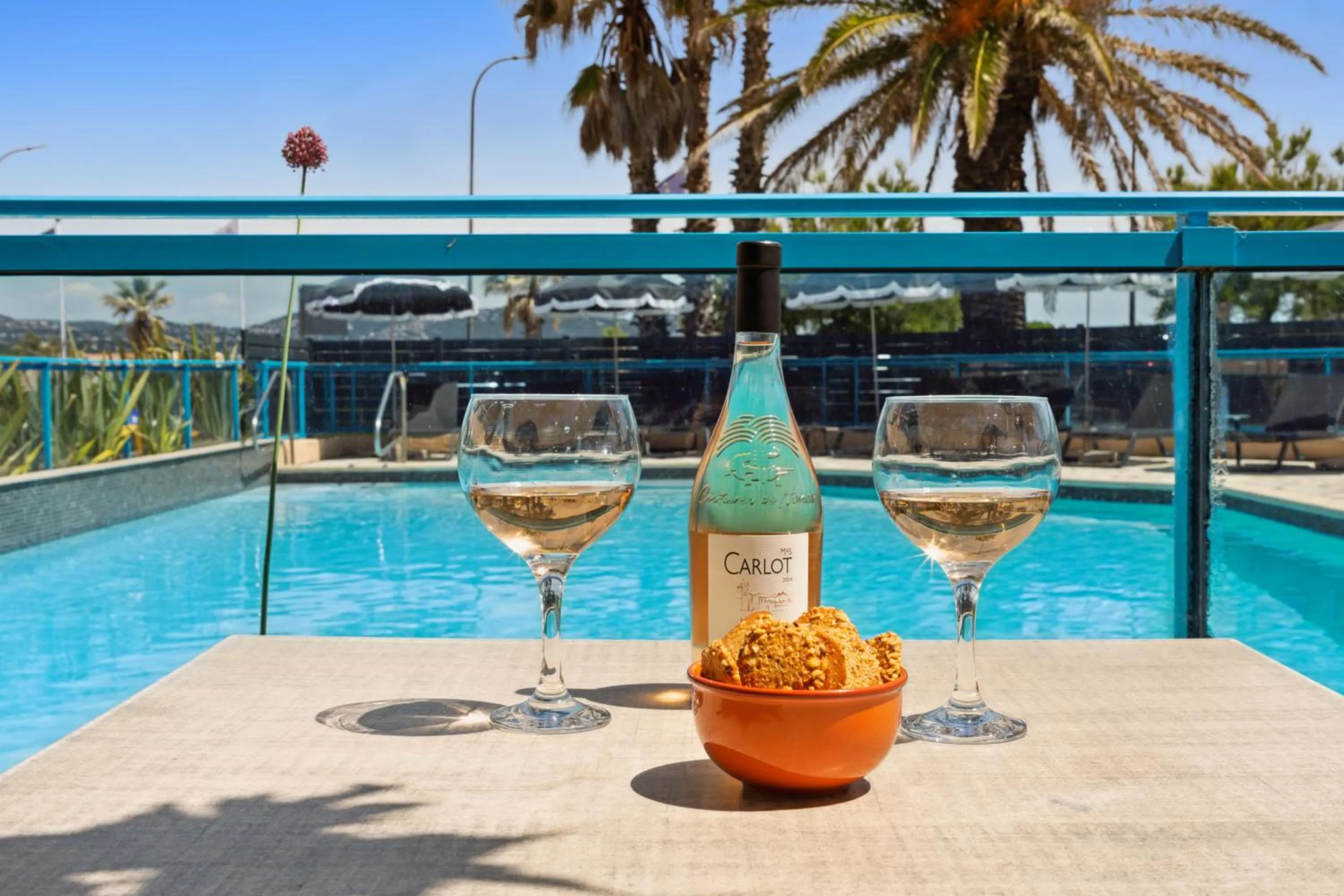 Lounge or bar in Hôtel La Nartelle