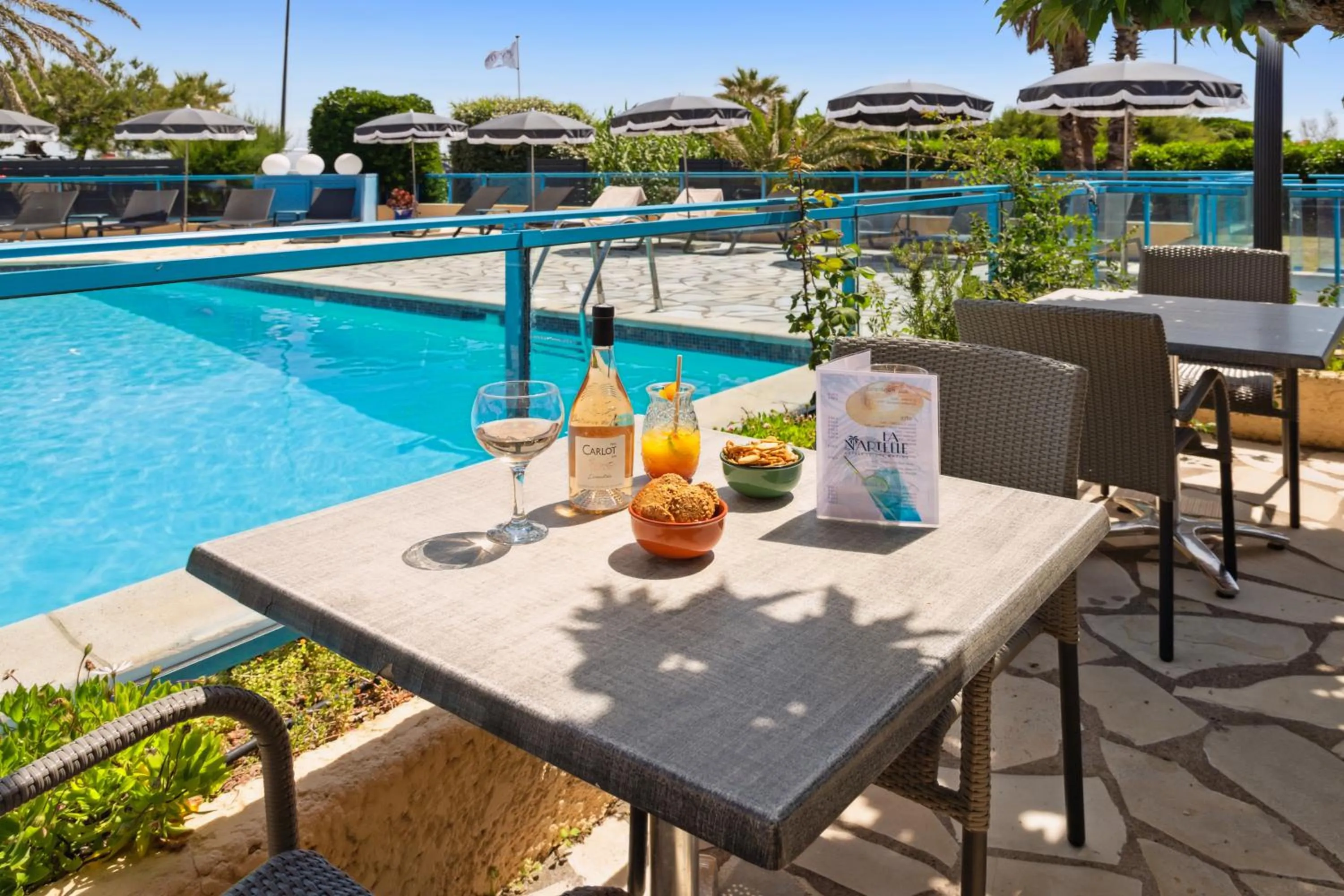 Patio in Hôtel La Nartelle