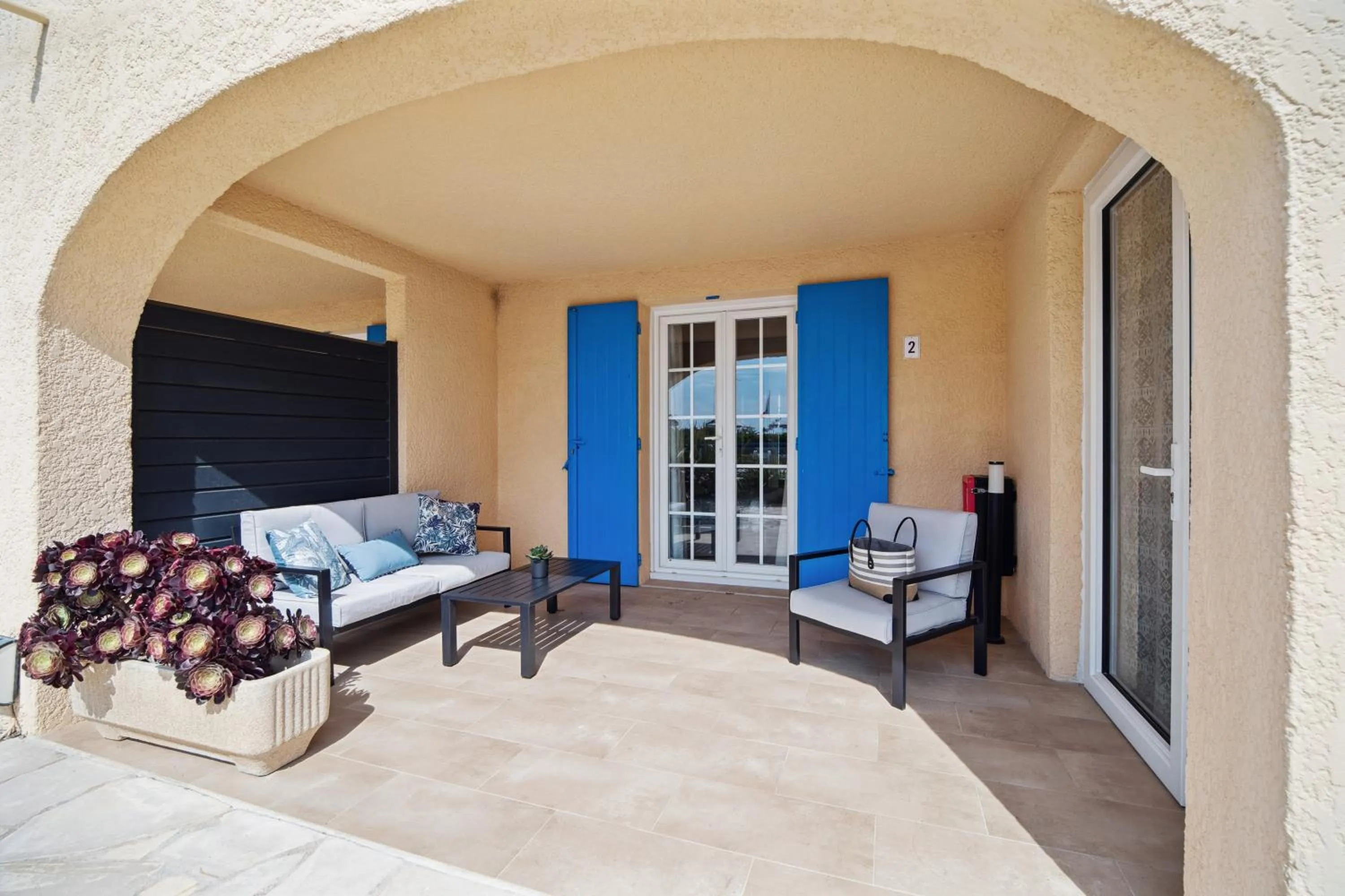 Patio in Hôtel La Nartelle