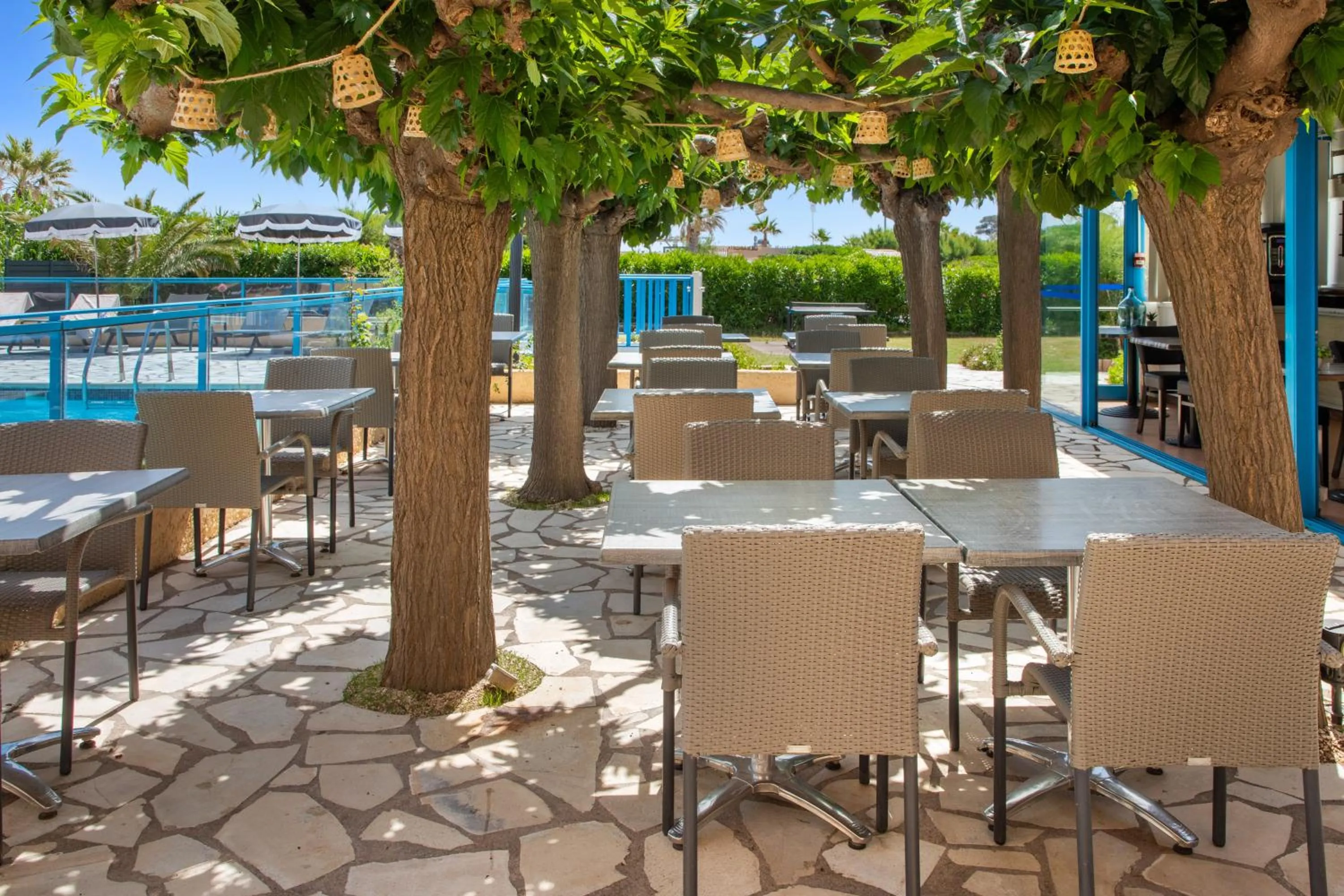 Patio in Hôtel La Nartelle