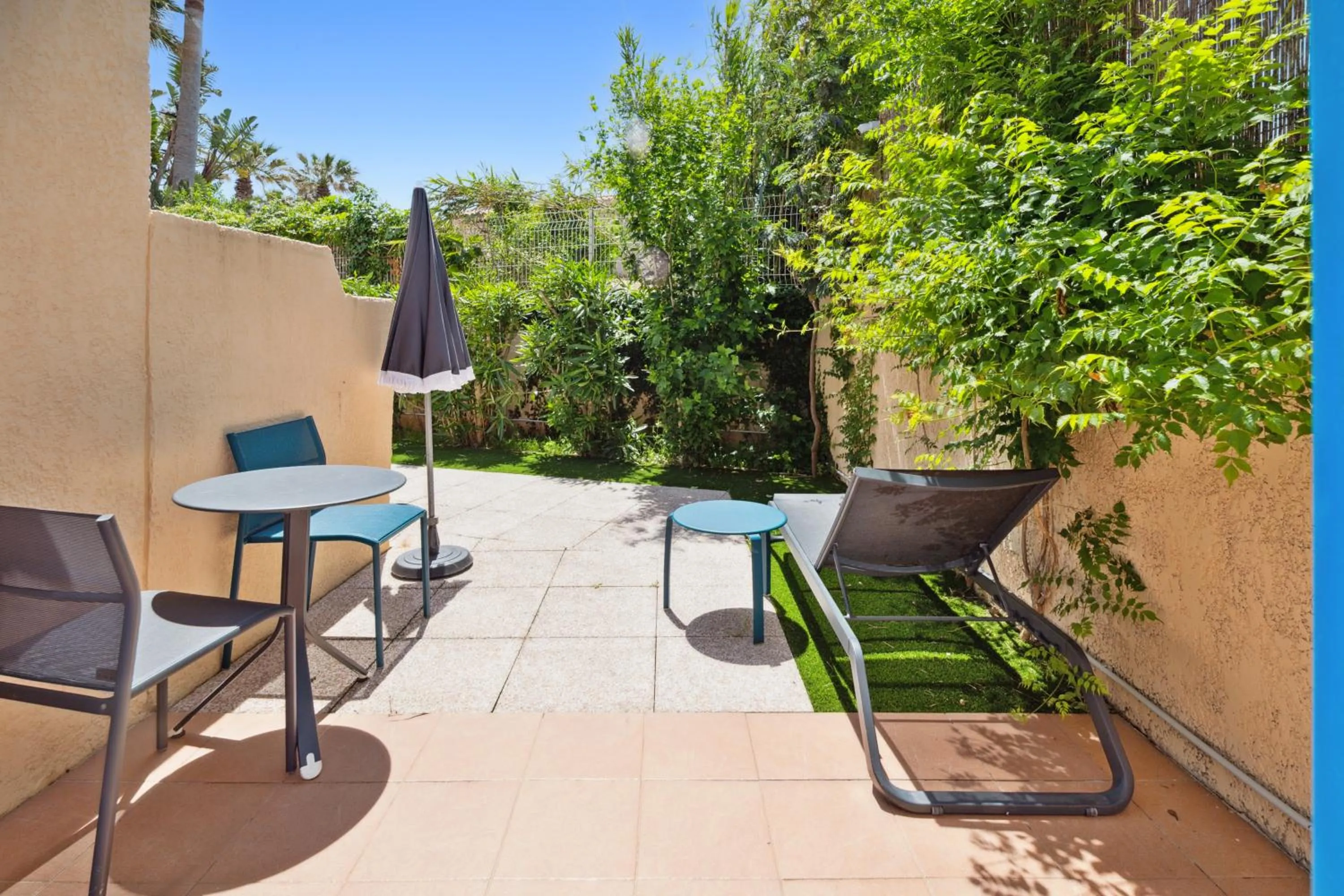 Garden view in Hôtel La Nartelle