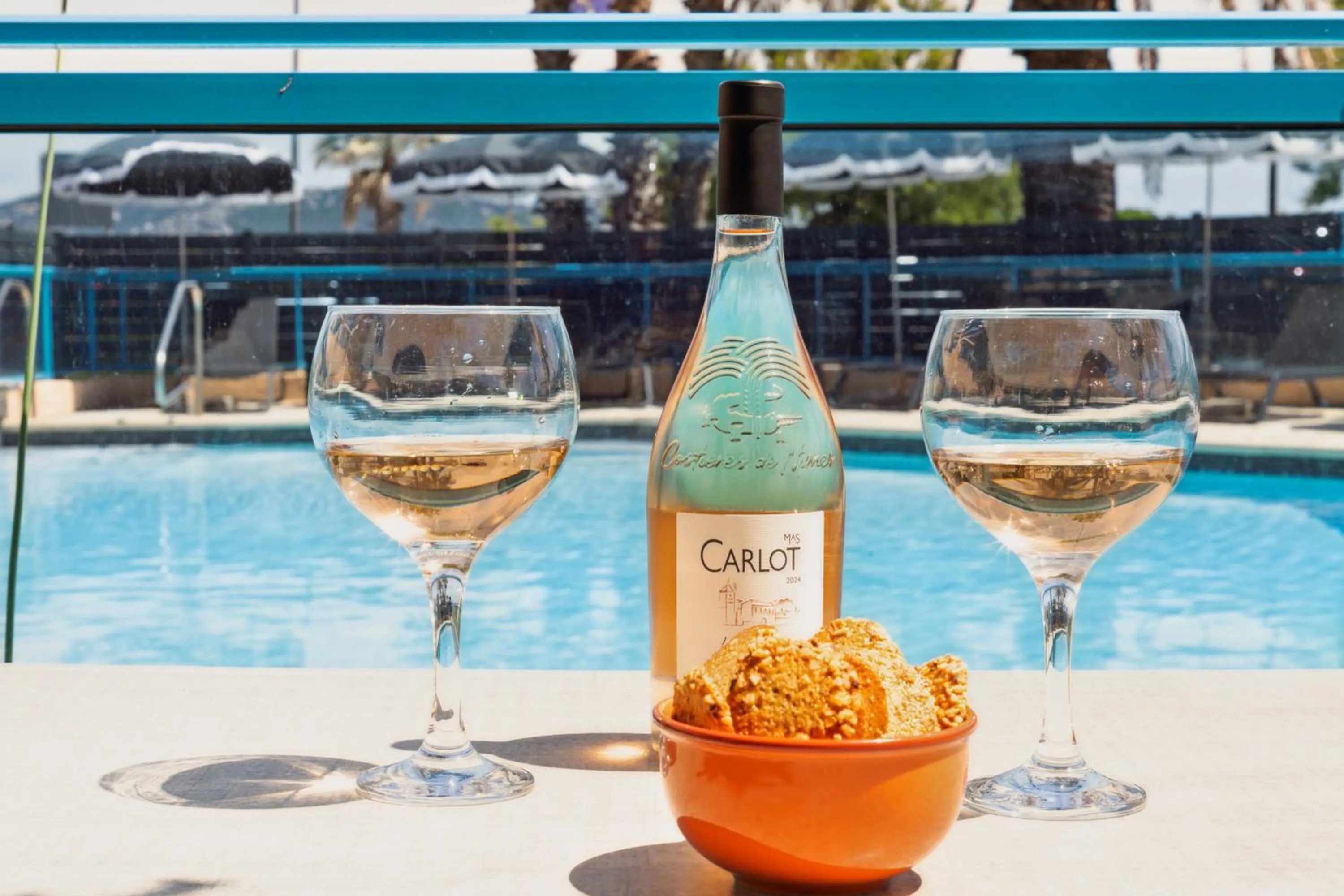 Lounge or bar in Hôtel La Nartelle