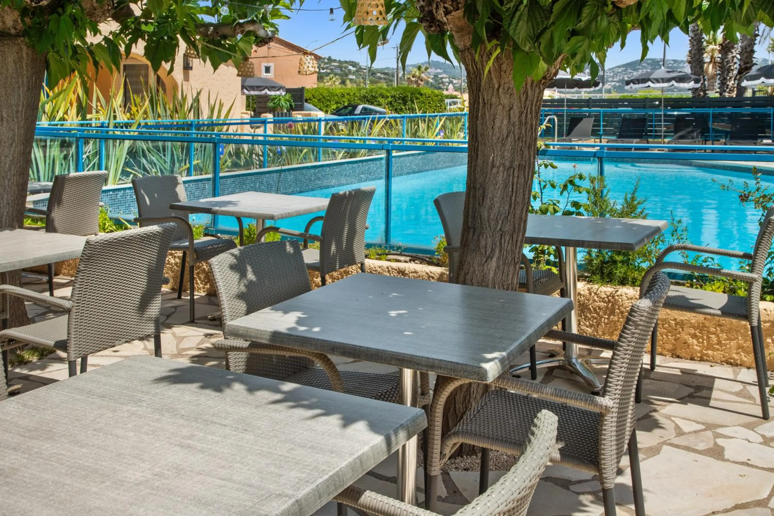 Lounge or bar in Hôtel La Nartelle