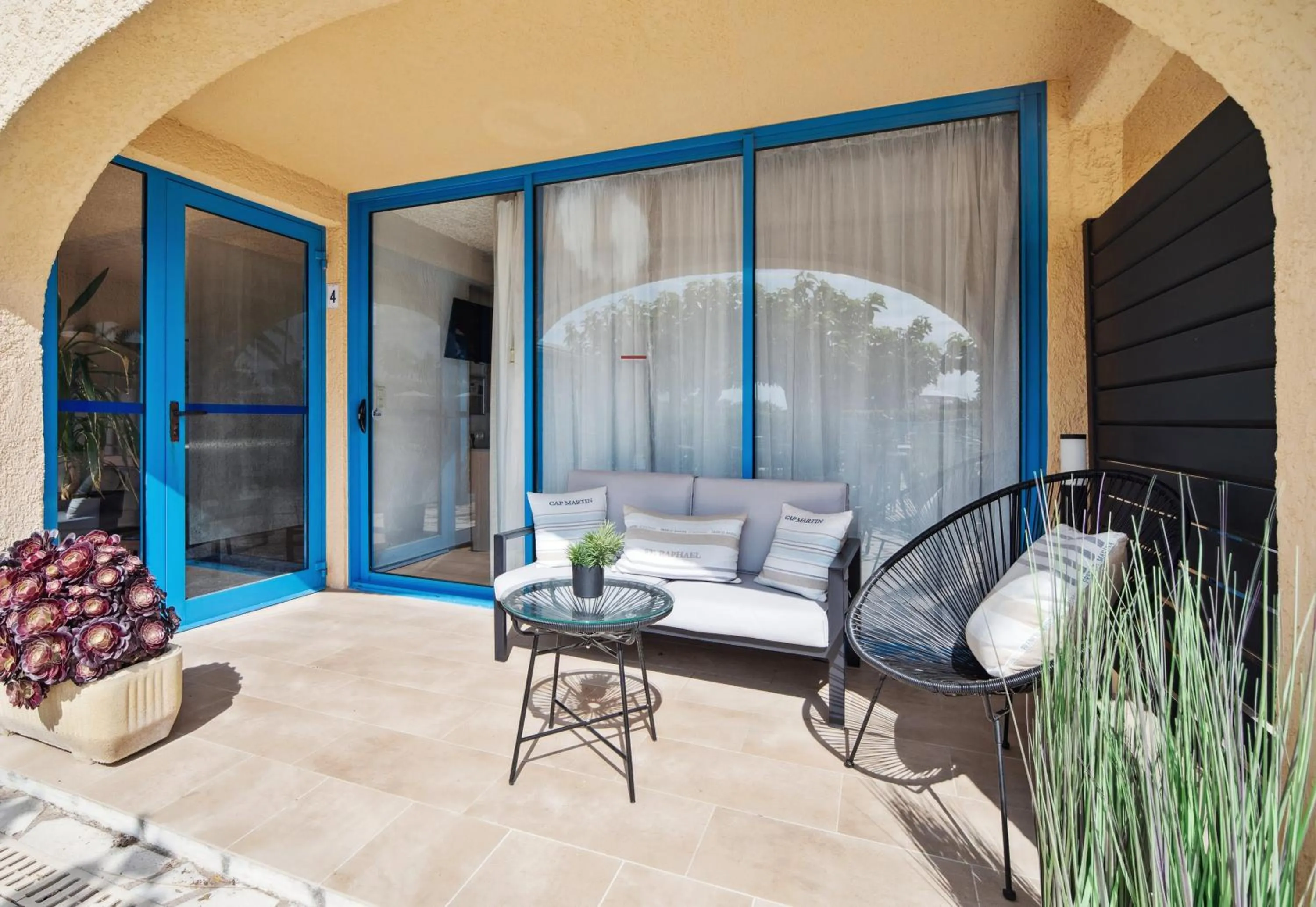 Patio in Hôtel La Nartelle