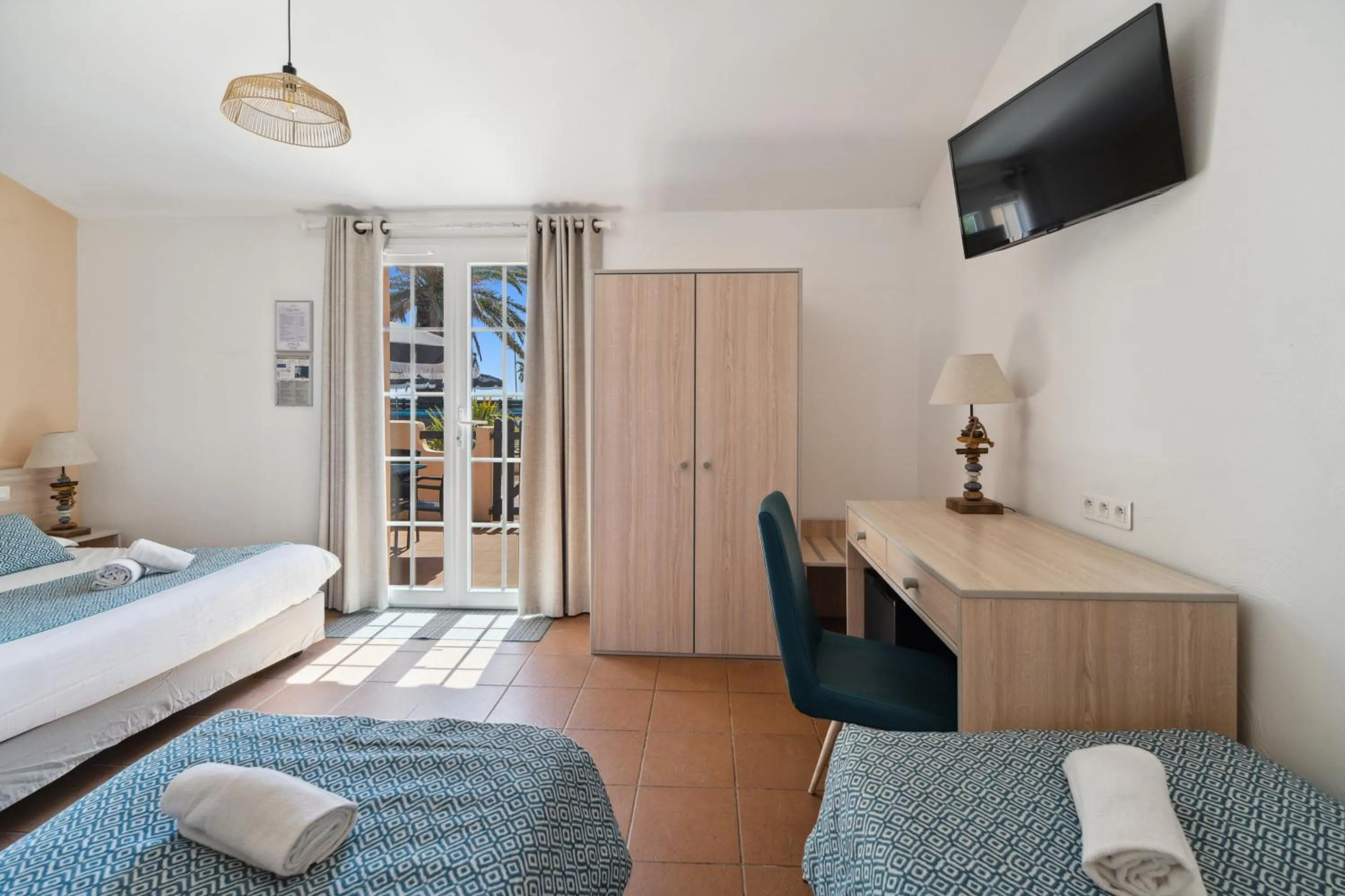 View (from property/room), Bed in Hôtel La Nartelle