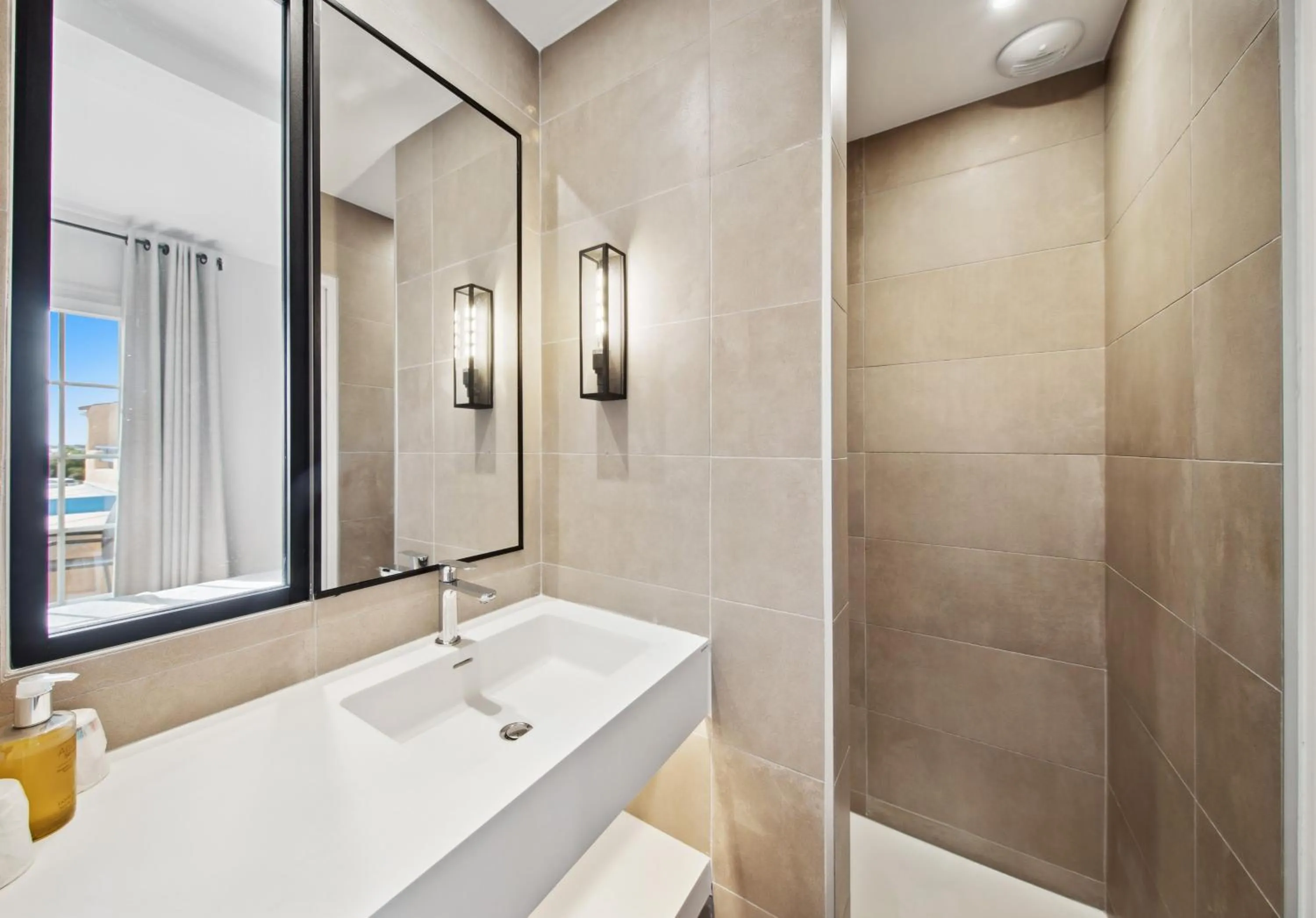 Bathroom in Hôtel La Nartelle