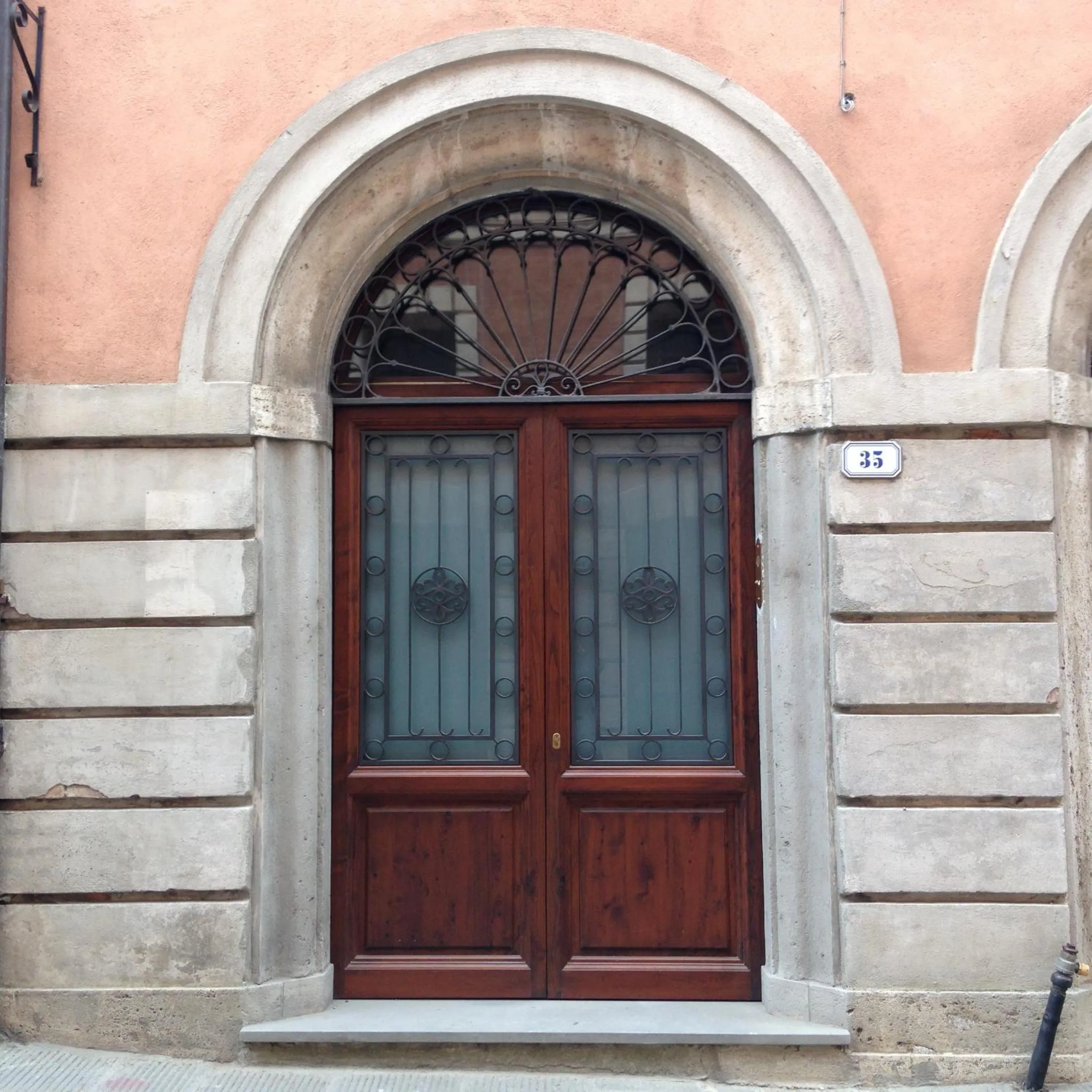 Facade/entrance in Casina Mazzuoli