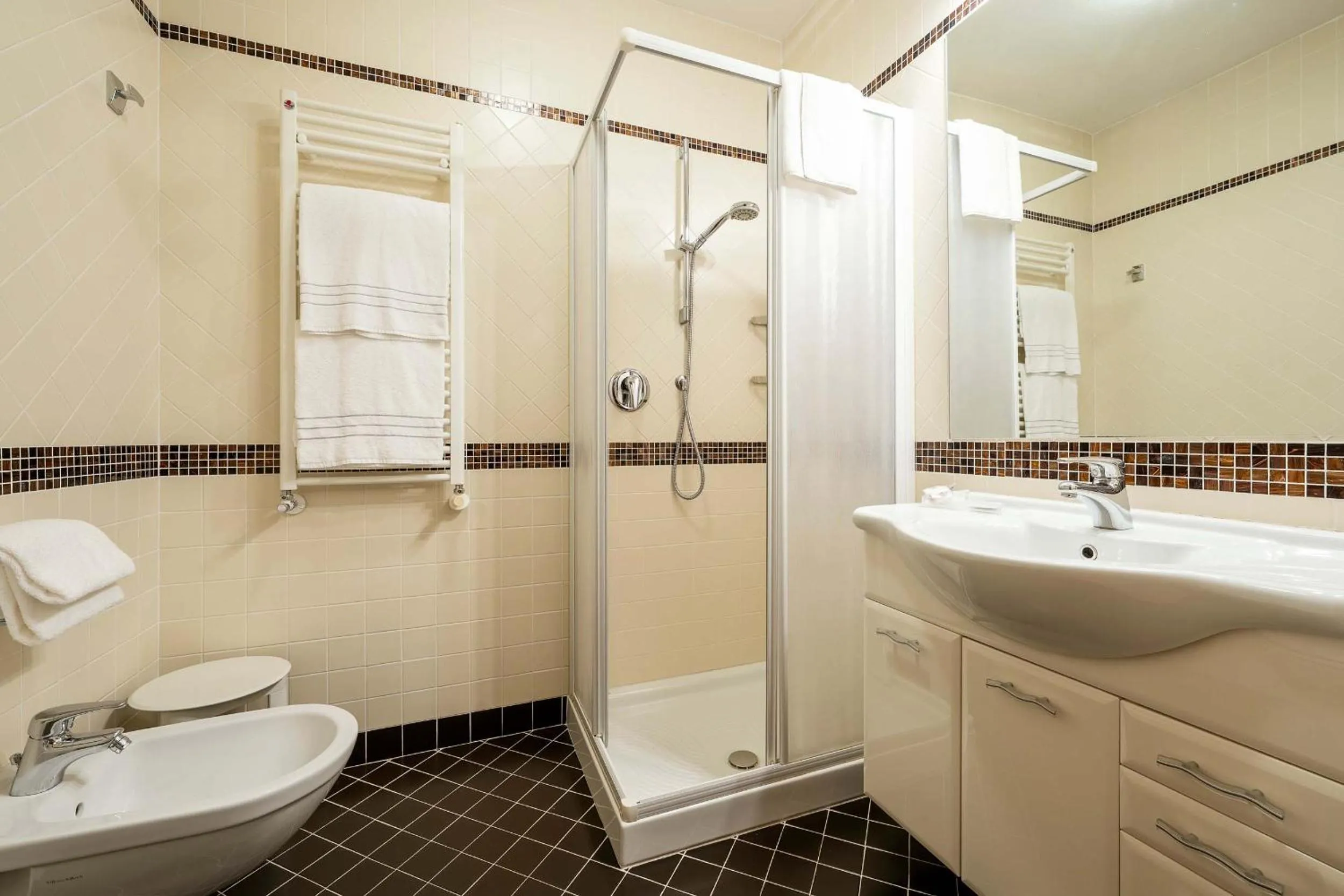 Bathroom in Hotel Aquila