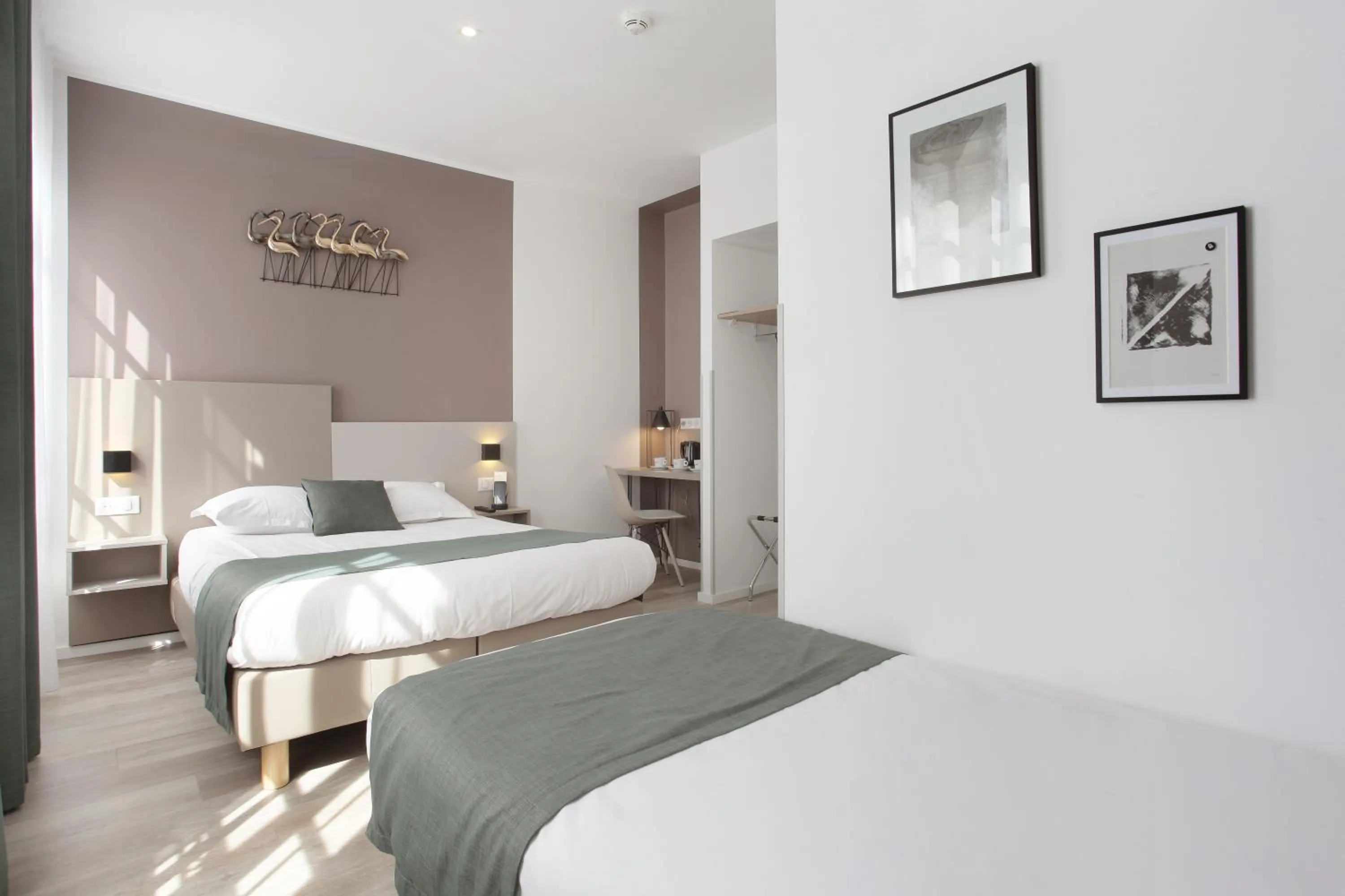 Photo of the whole room, Bed in Hôtel Alcôve Nice