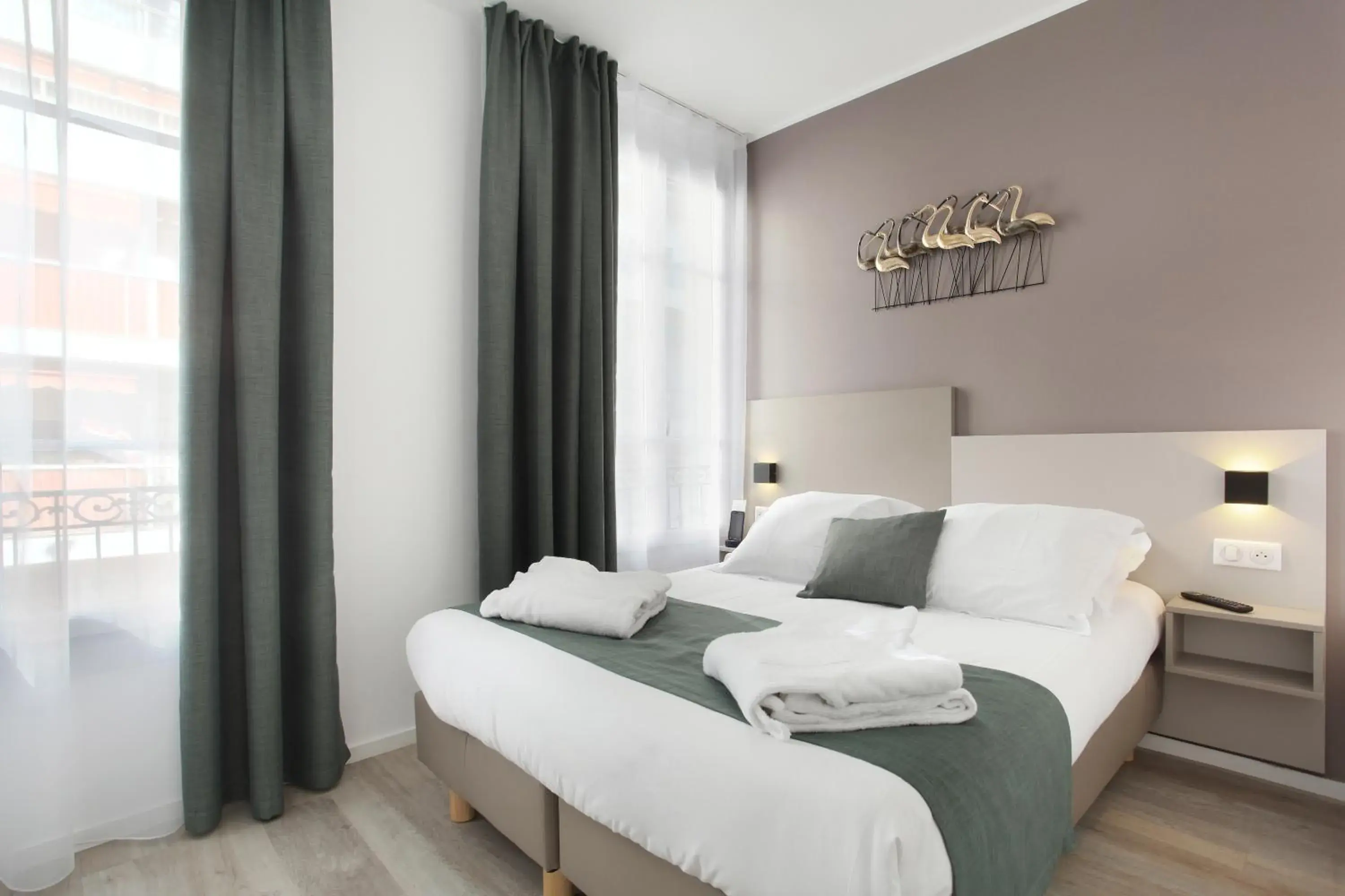 Bedroom, Bed in Hôtel Alcôve Nice Bedroom, Bed in Hôtel Alcôve Nice