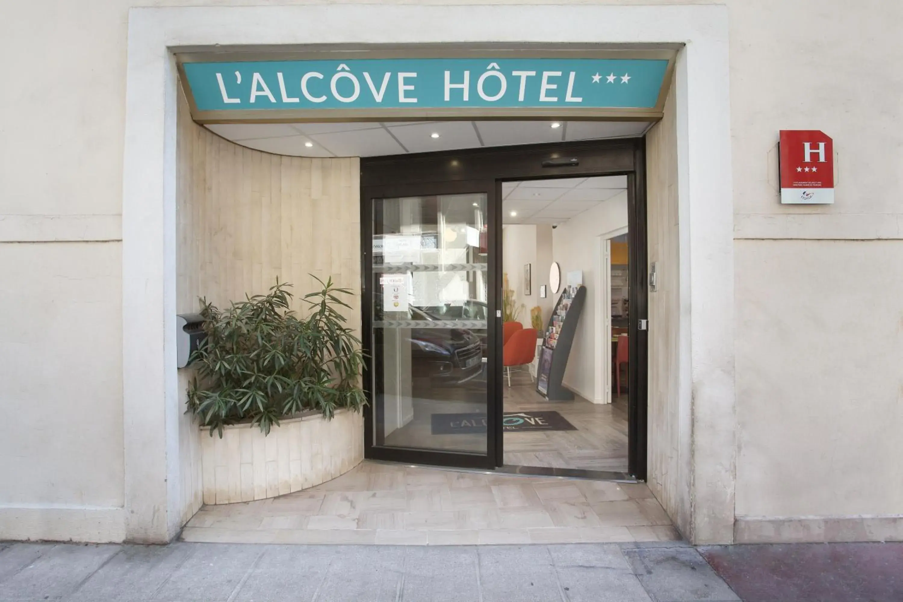Facade/entrance in Hôtel Alcôve Nice Facade/entrance in Hôtel Alcôve Nice