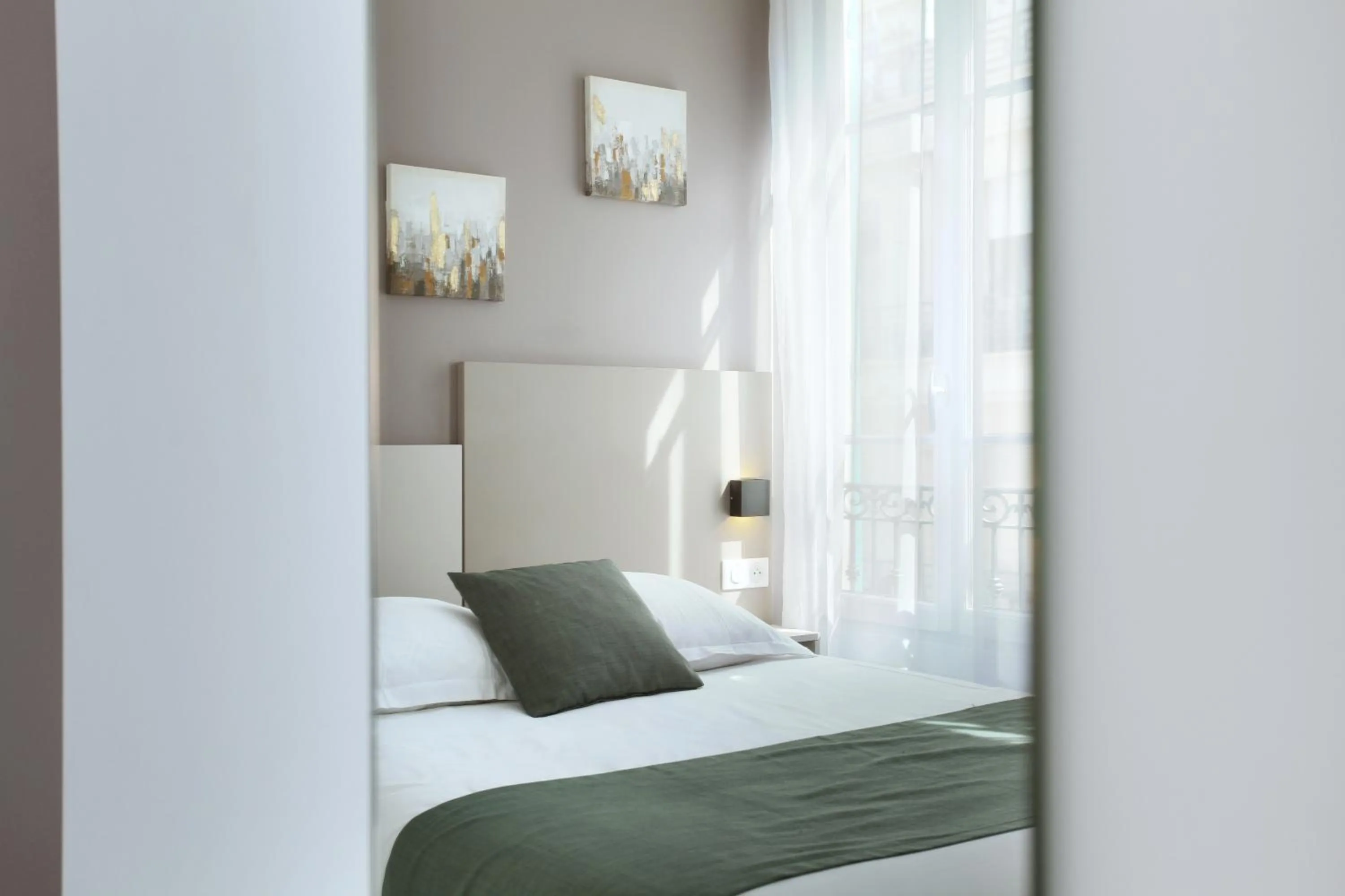 Bed in Hôtel Alcôve Nice