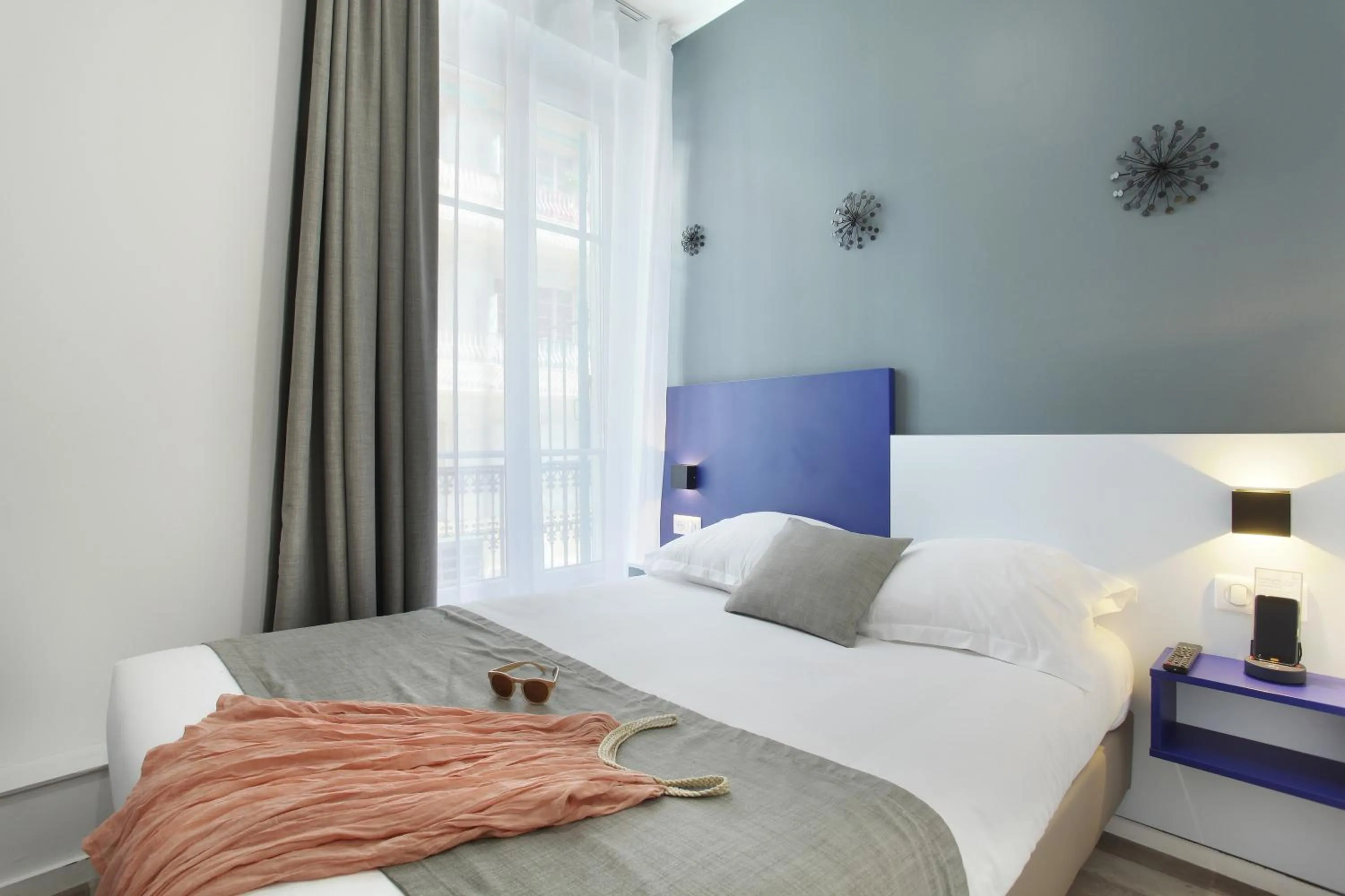 Bed in Hôtel Alcôve Nice