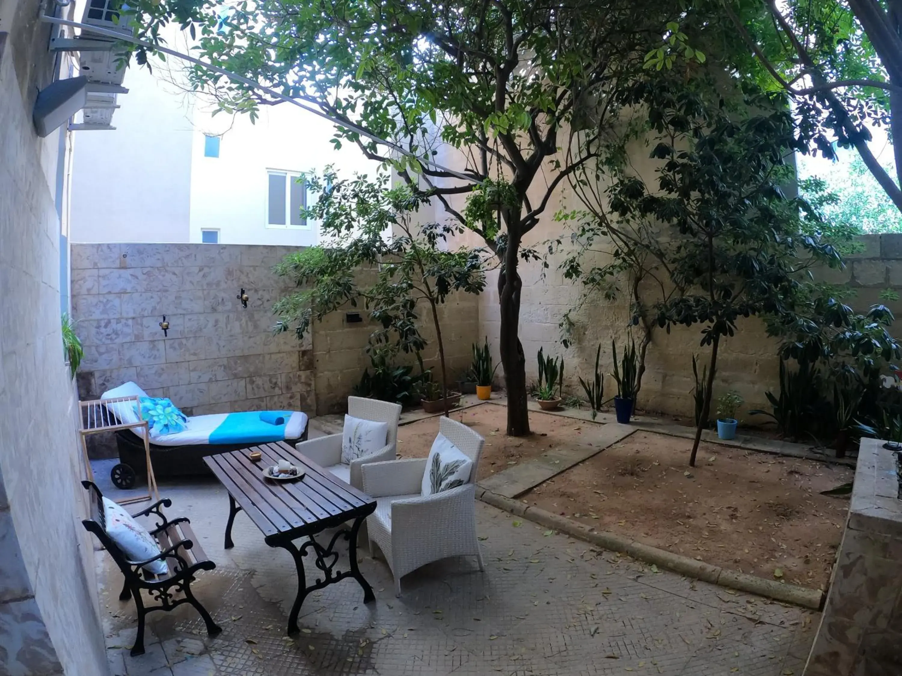 Double Patio with private bathroom in The Maltese Sun Double Patio with private bathroom in The Maltese Sun
