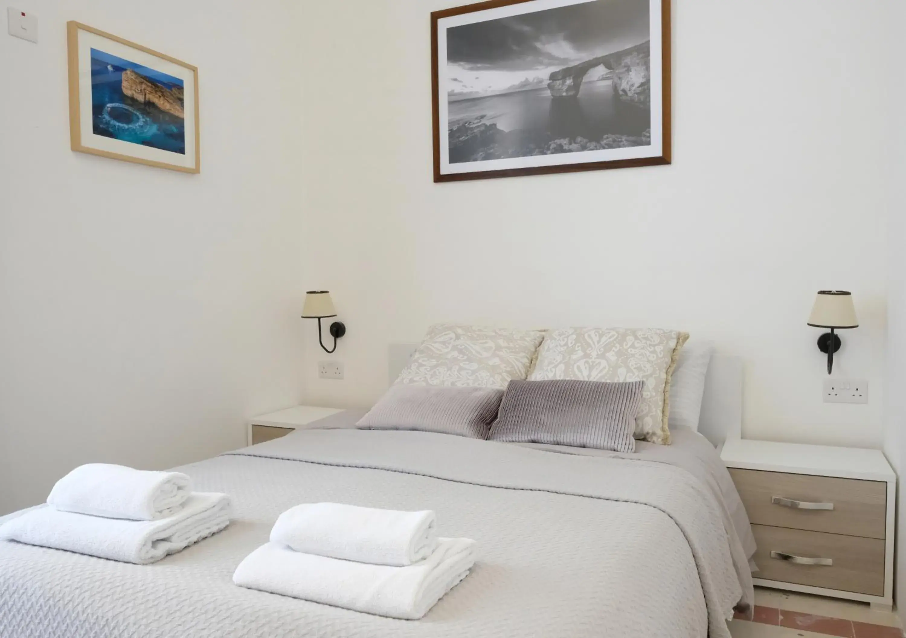 Double Room with Private Bathroom in The Maltese Sun Double Room with Private Bathroom in The Maltese Sun