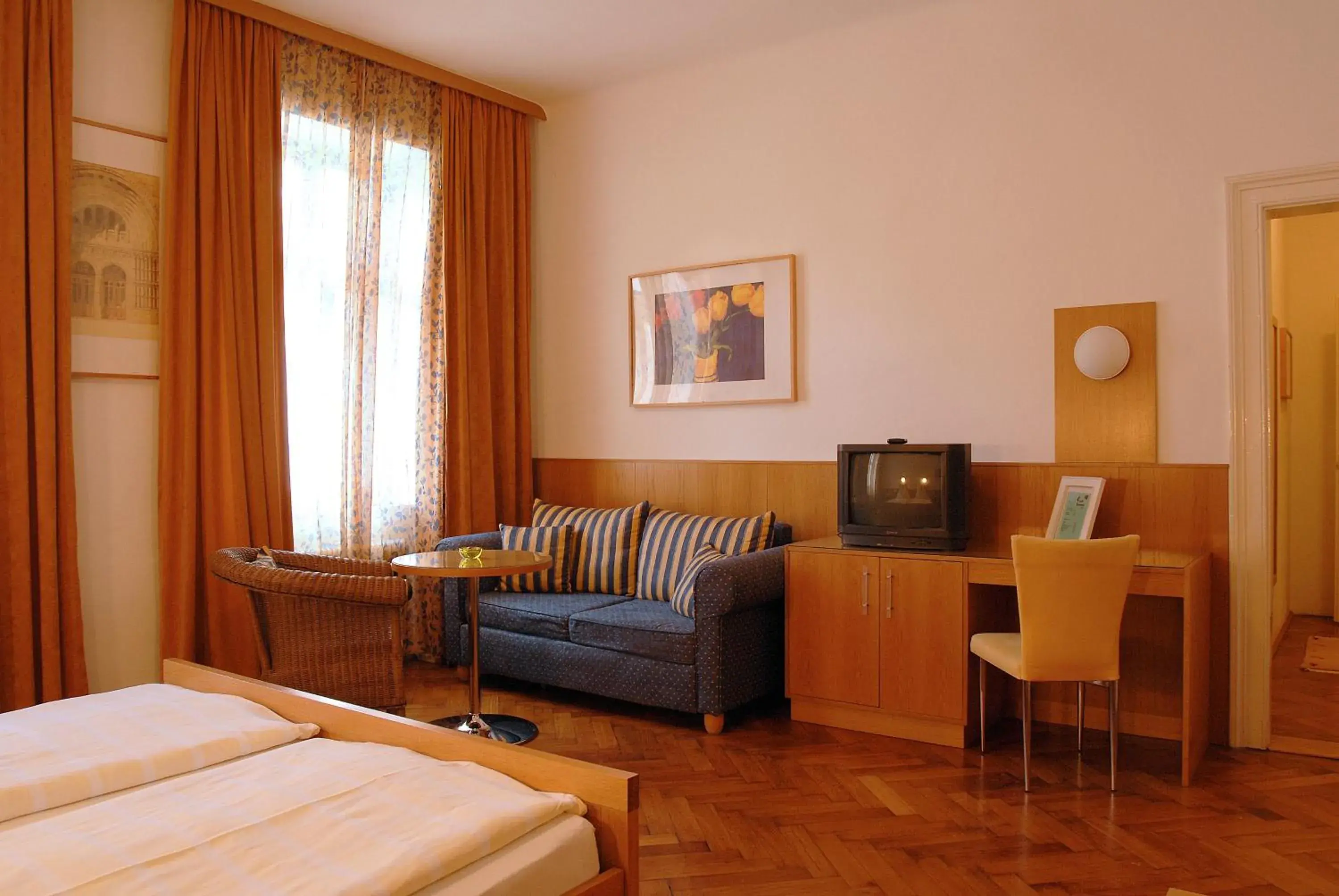 Double Room in Madar Café Central Melk Double Room in Madar Café Central Melk