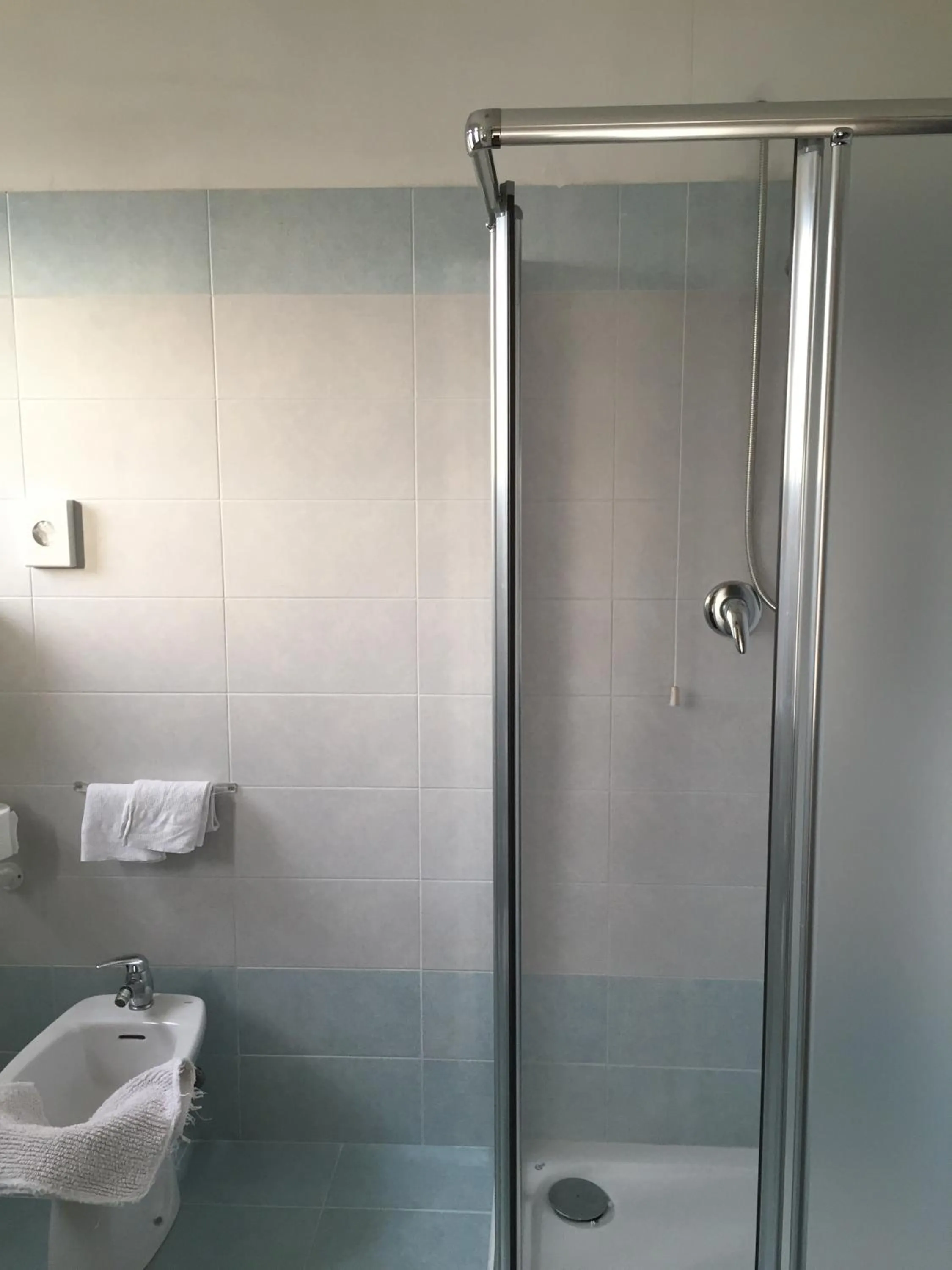 Shower in Hotel Halifax