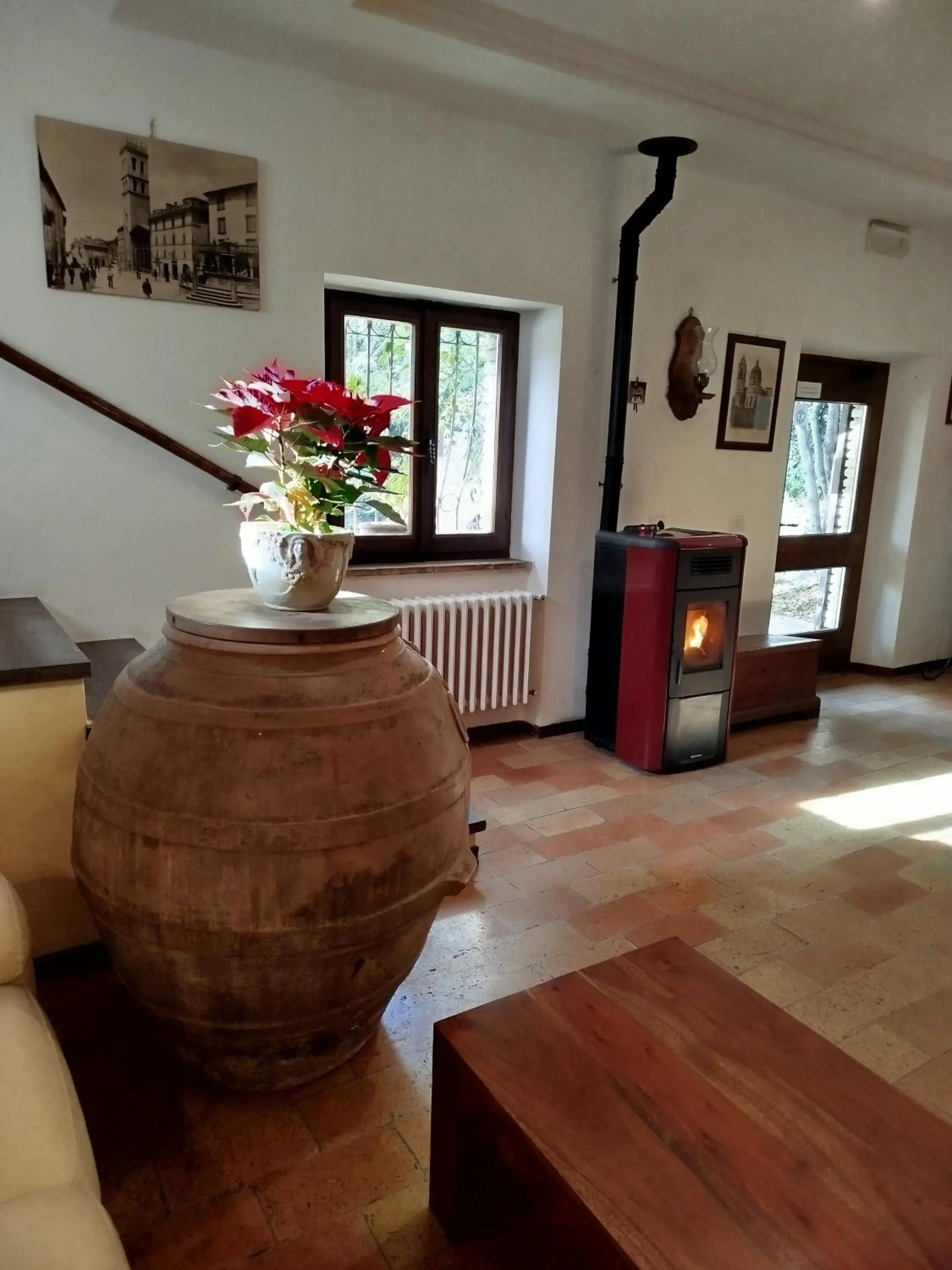 Communal lounge/ TV room in All'Ombra di San Damiano