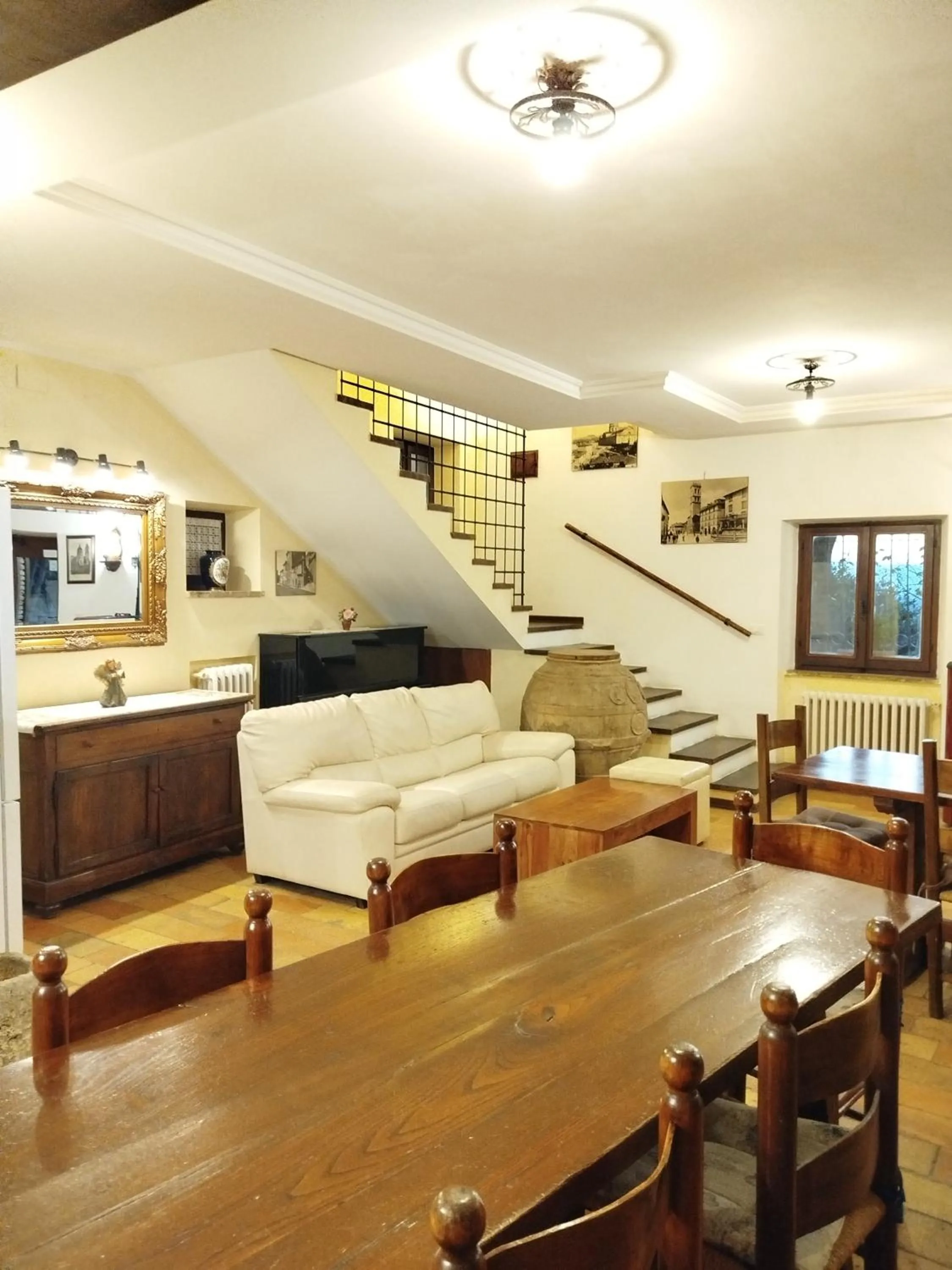 Communal lounge/ TV room in All'Ombra di San Damiano