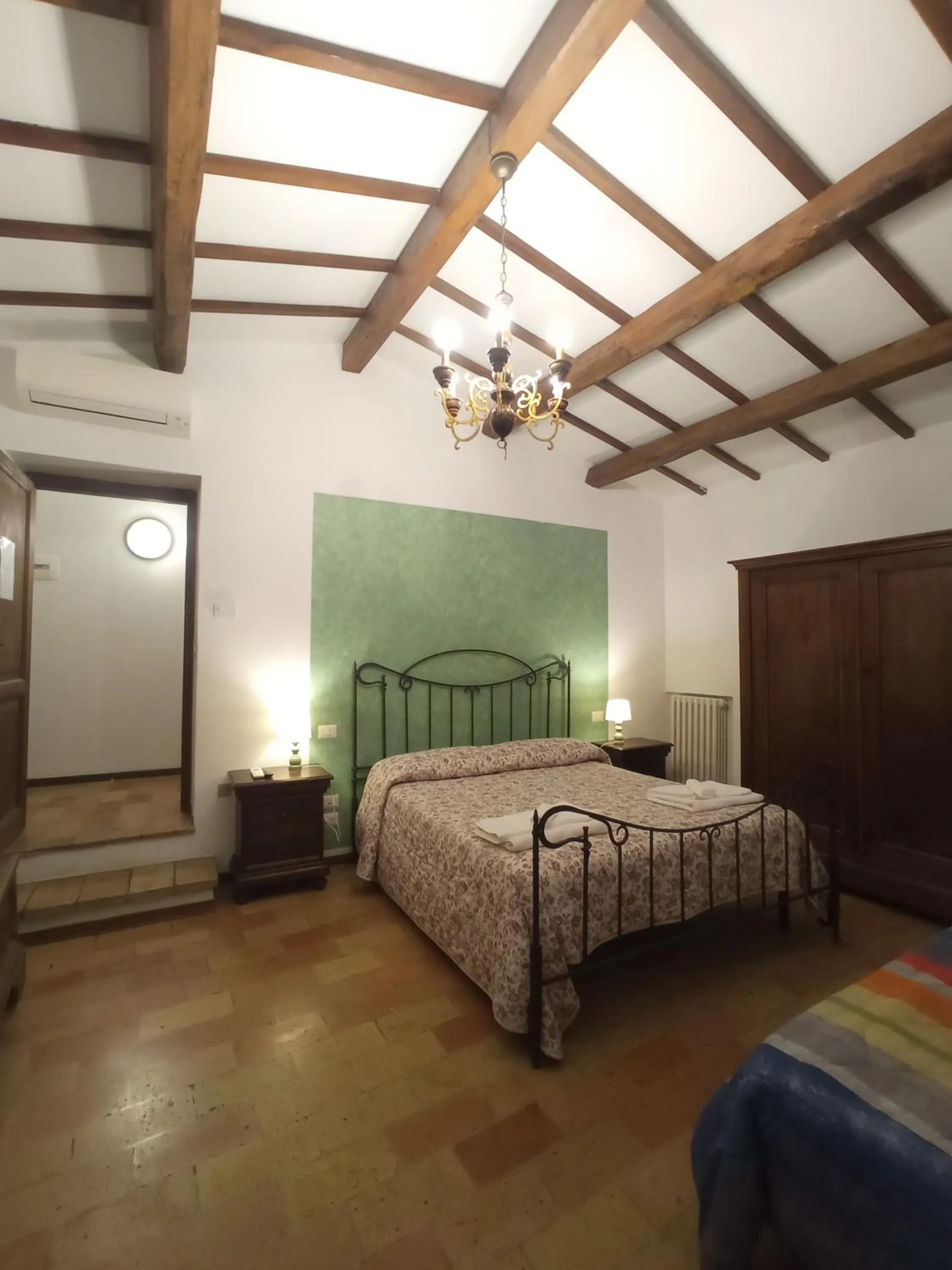 Bedroom, Bed in All'Ombra di San Damiano