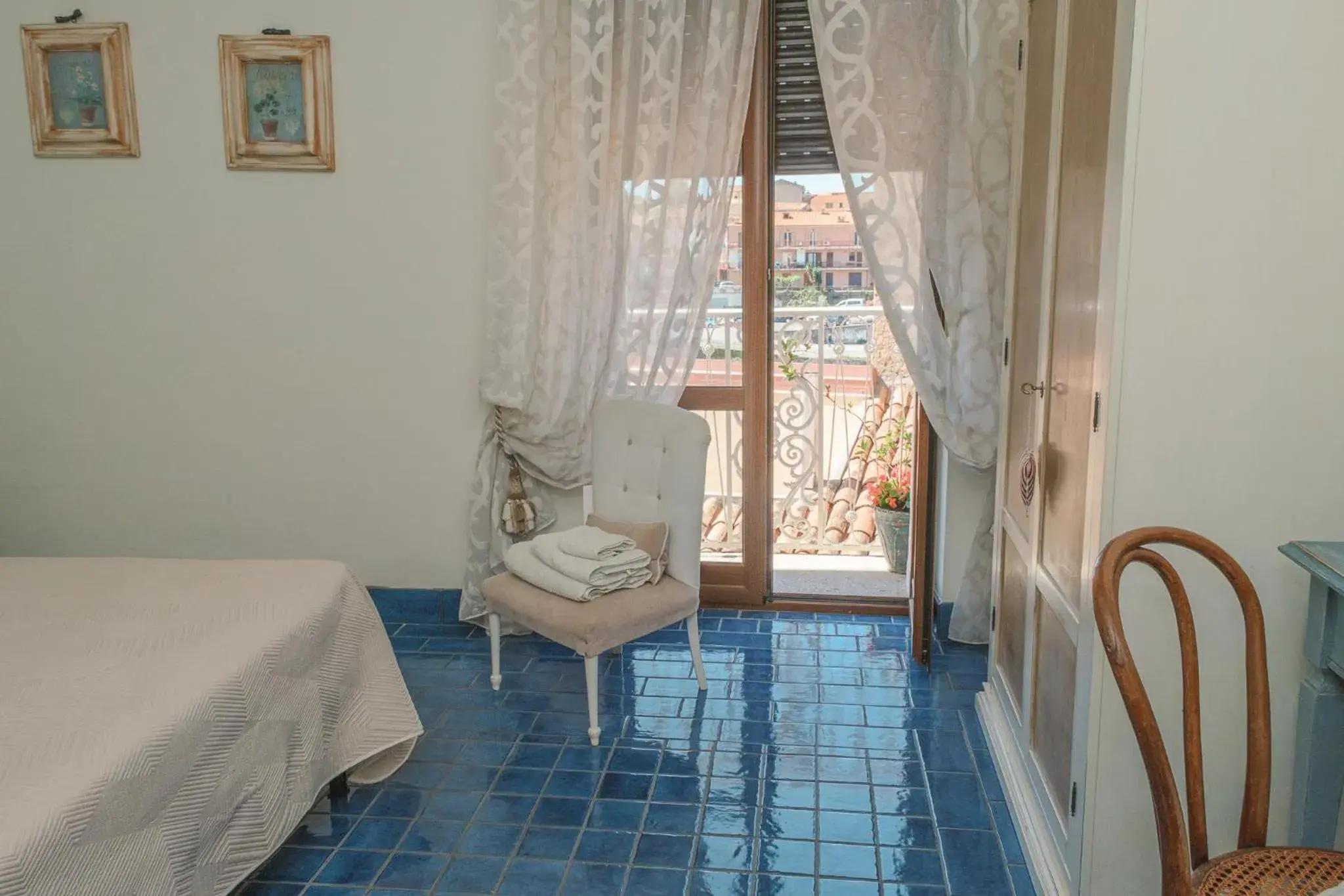 Deluxe Room (2 Adults + 1 Child) in La casa nel borgo Deluxe Room (2 Adults + 1 Child) in La casa nel borgo