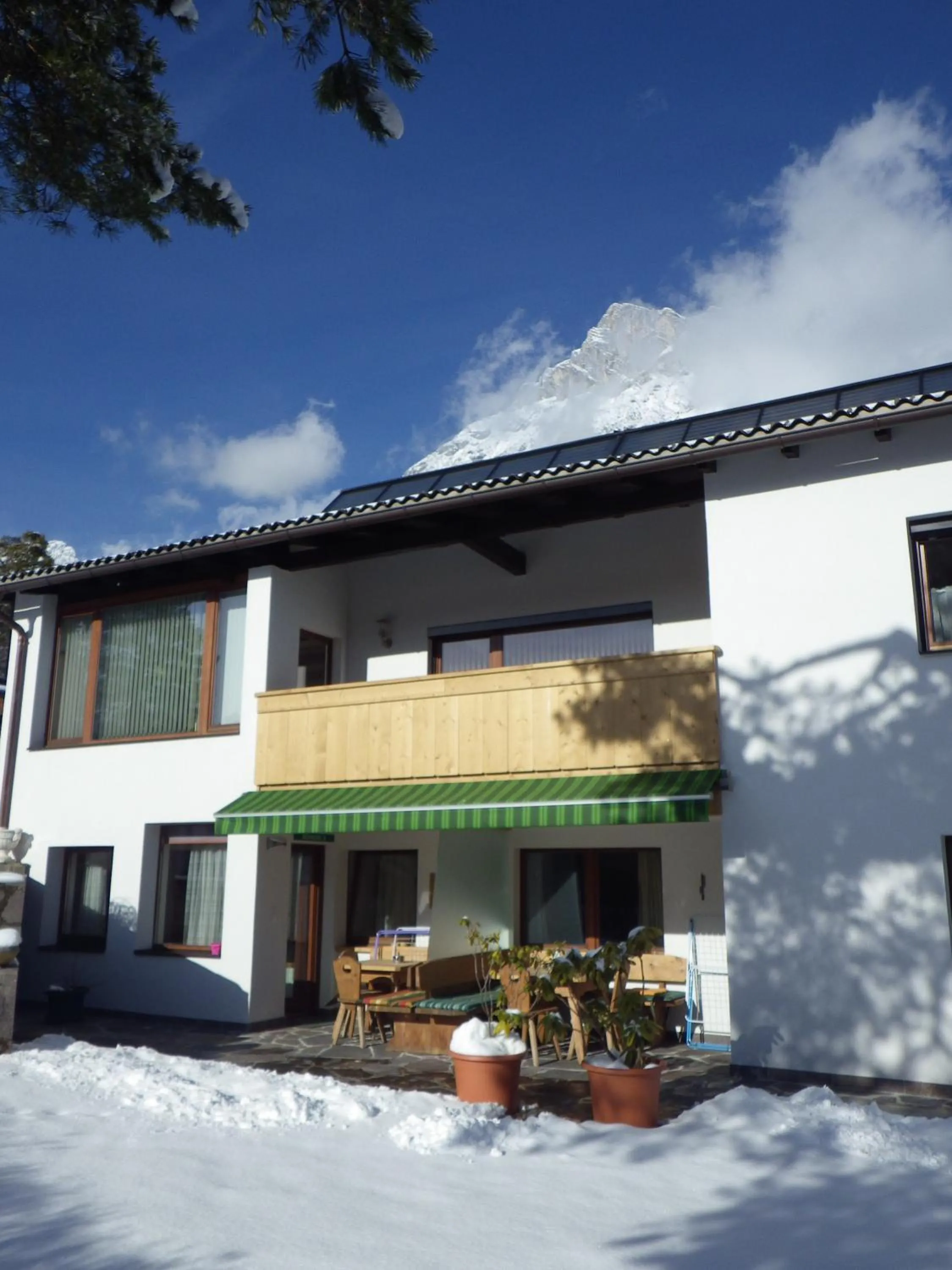 Facade/entrance in Haus Thomas