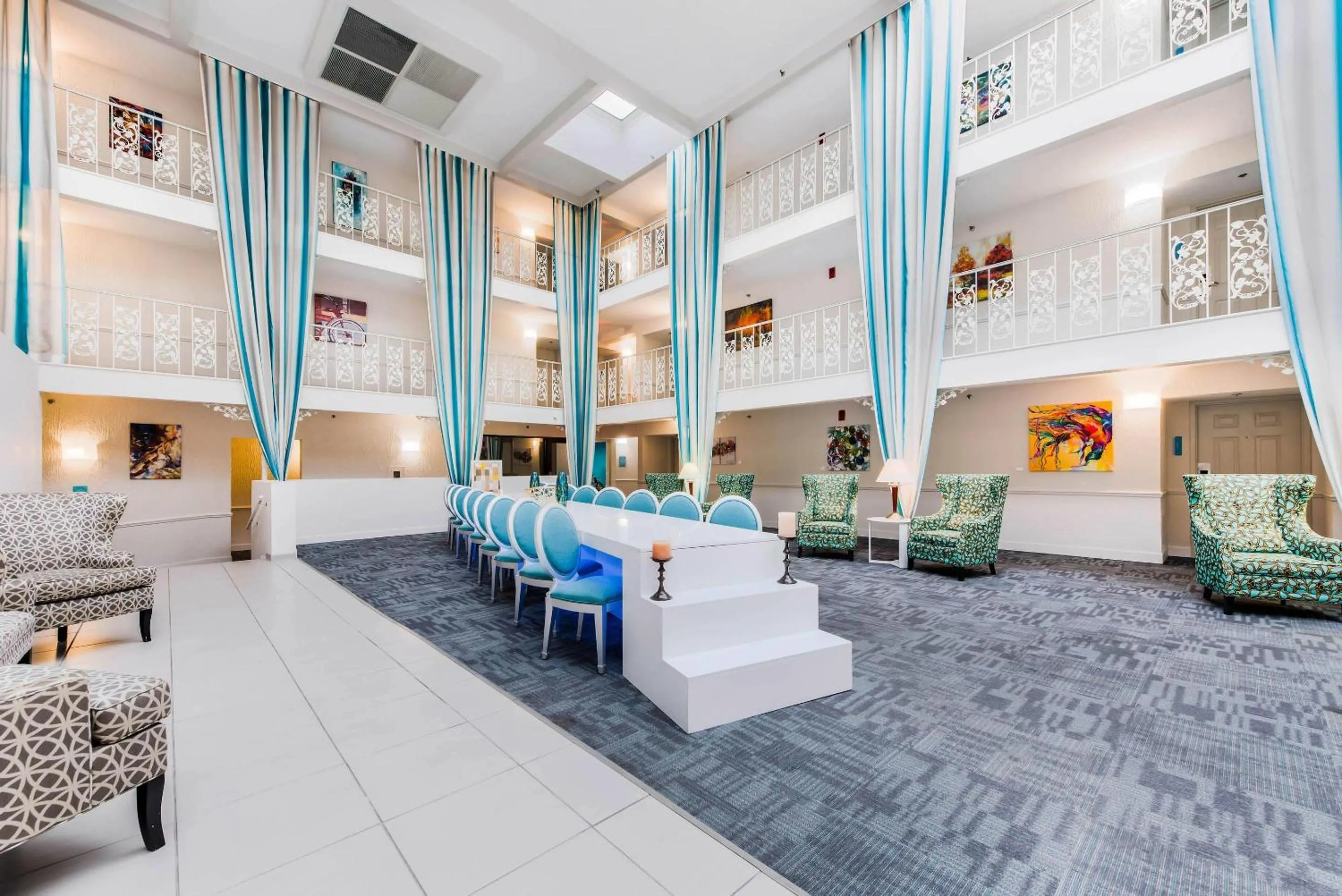 Lobby or reception in The Blu Hotel Blue Ash Cincinnati, an Ascend Collection Hotel
