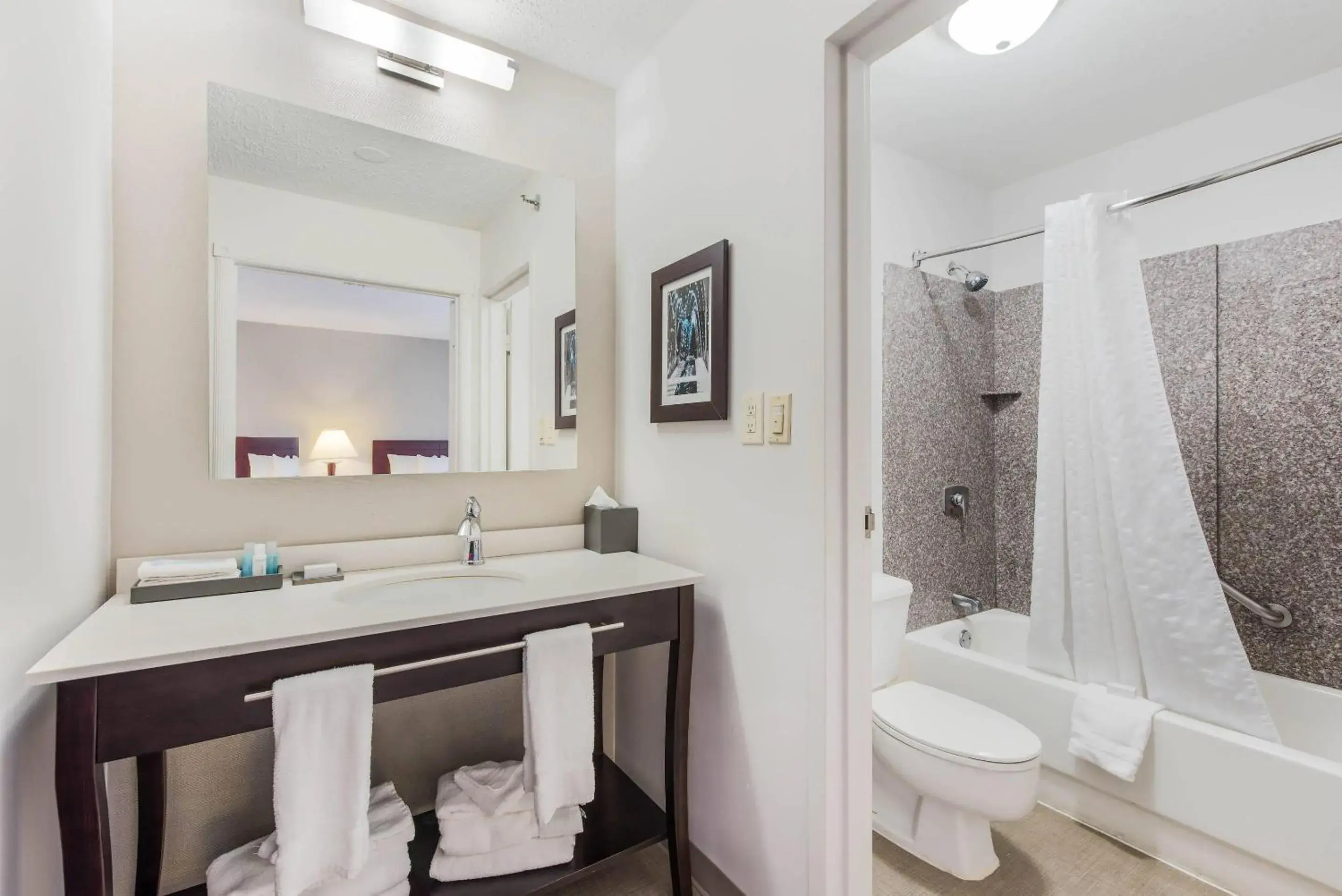 Bedroom in The Blu Hotel Blue Ash Cincinnati, an Ascend Collection Hotel Bedroom in The Blu Hotel Blue Ash Cincinnati, an Ascend Collection Hotel