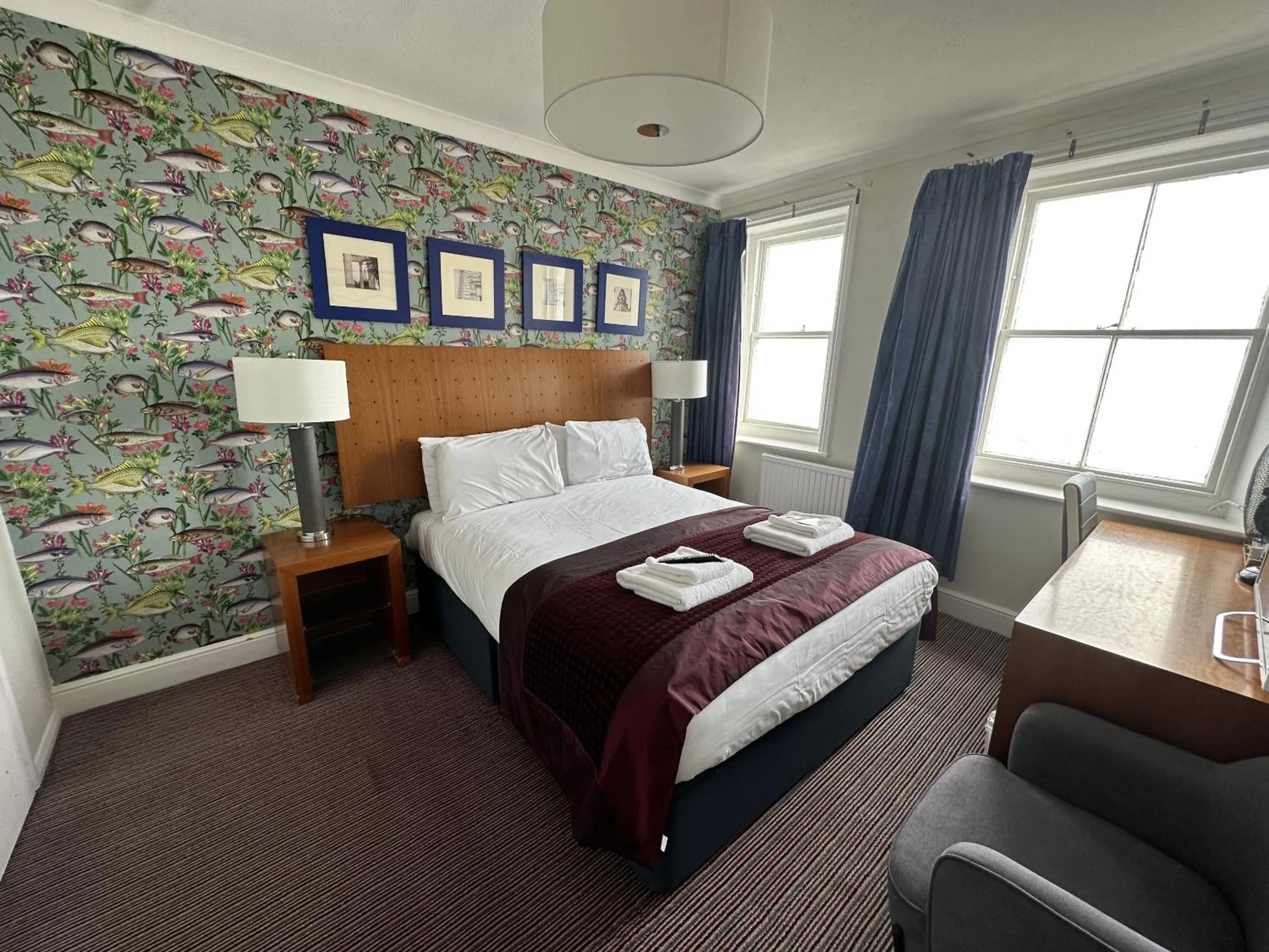 Bedroom, Bed in West Rocks Hotel