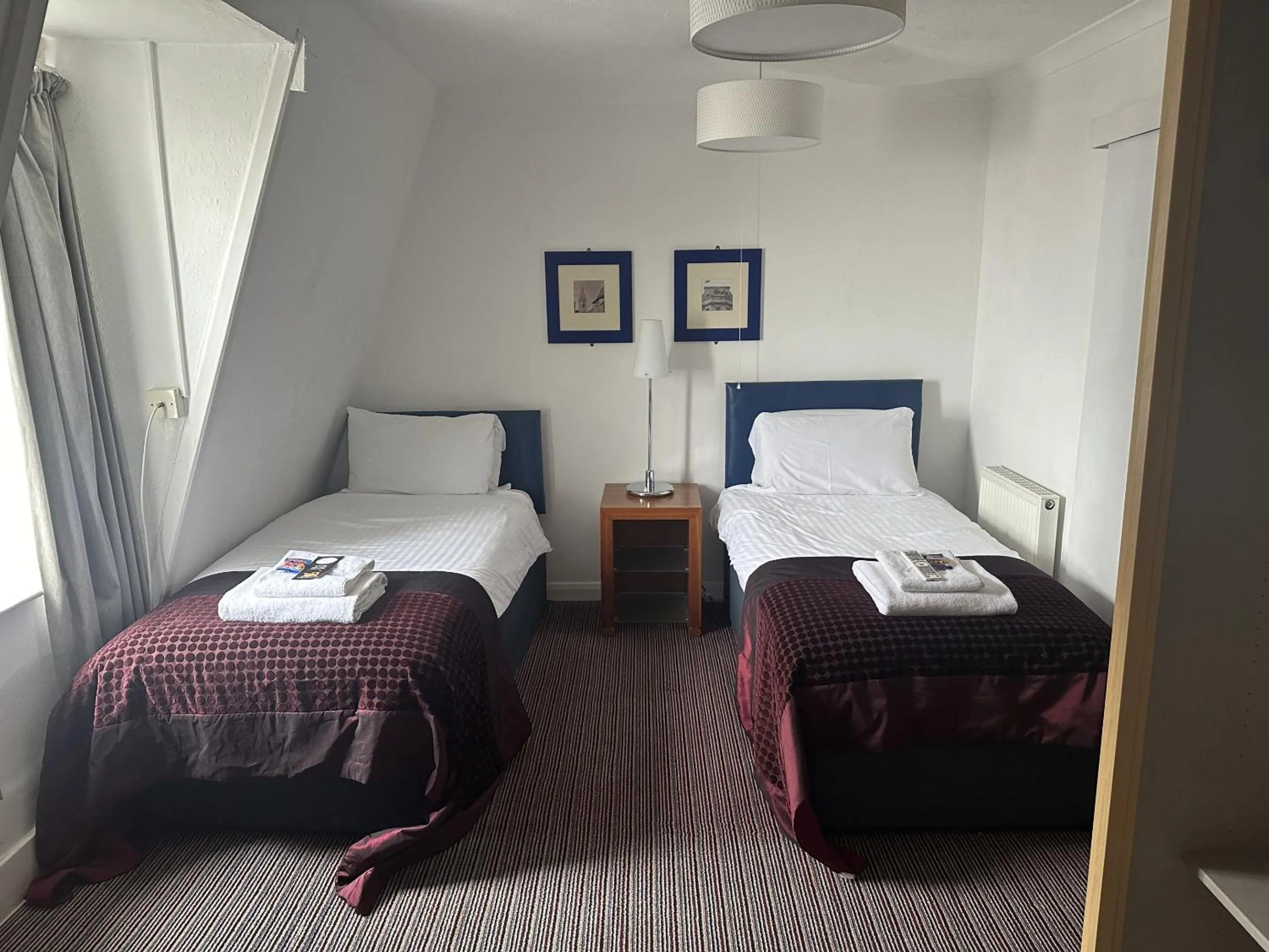 Bedroom, Bed in West Rocks Hotel