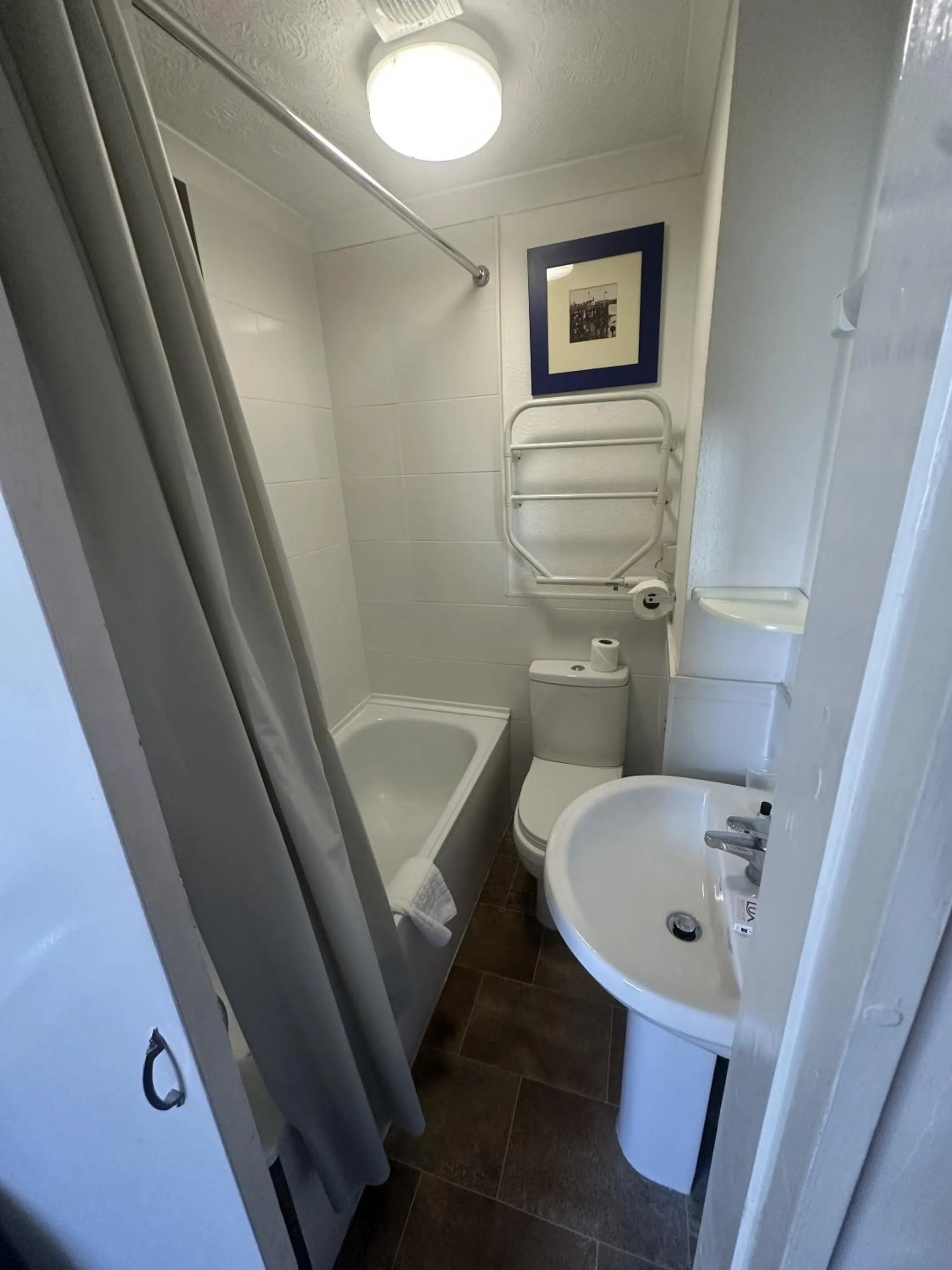 Bathroom in West Rocks Hotel