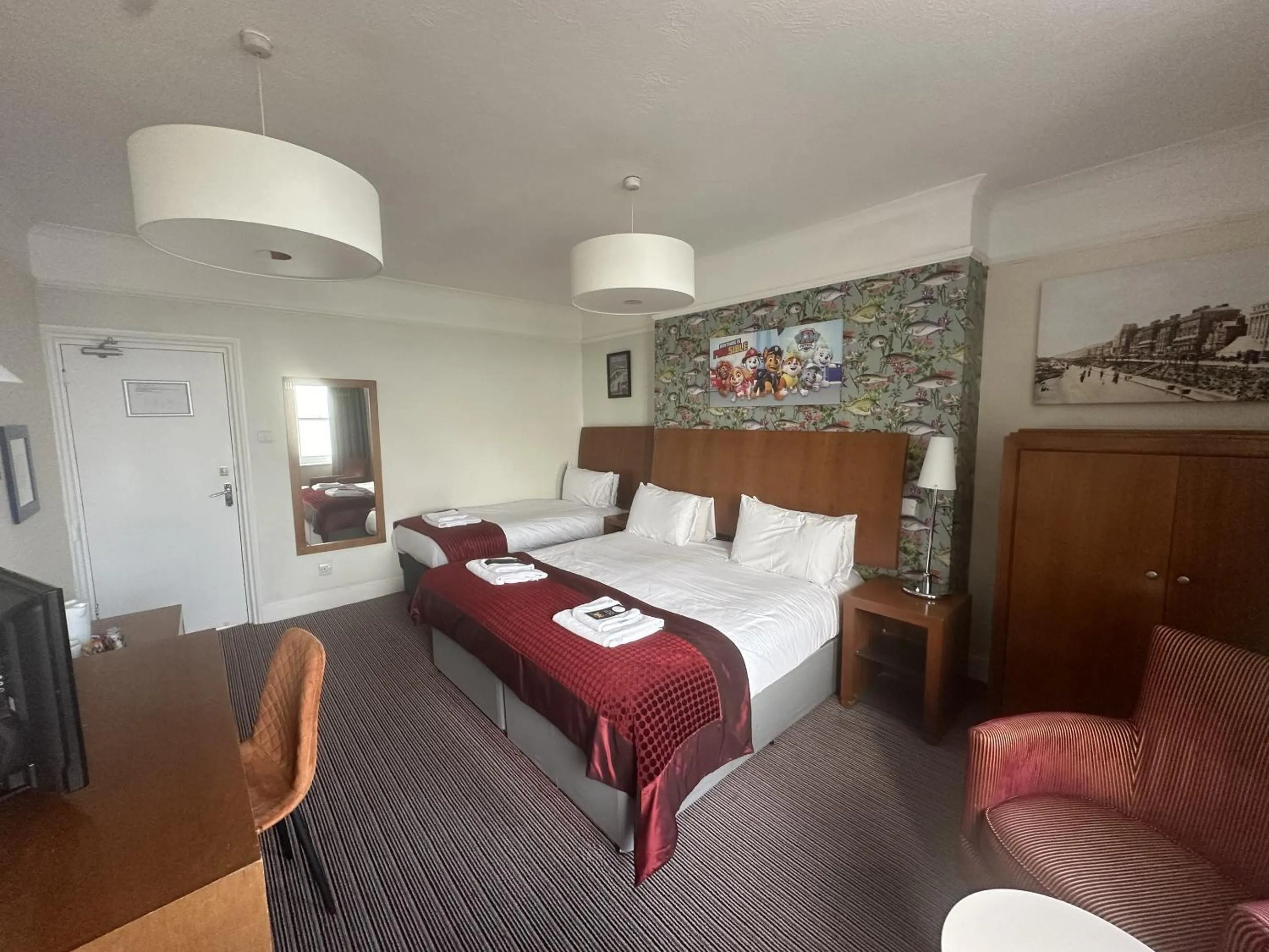 Bedroom, Bed in West Rocks Hotel