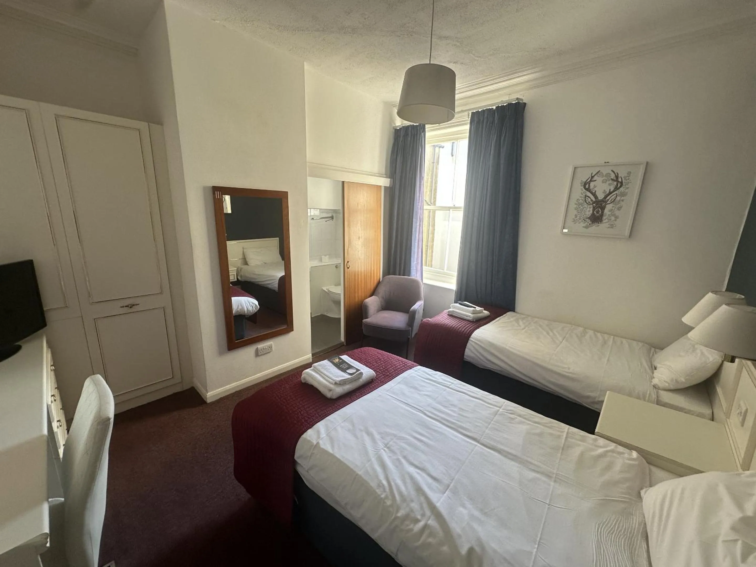 Bedroom, Bed in West Rocks Hotel