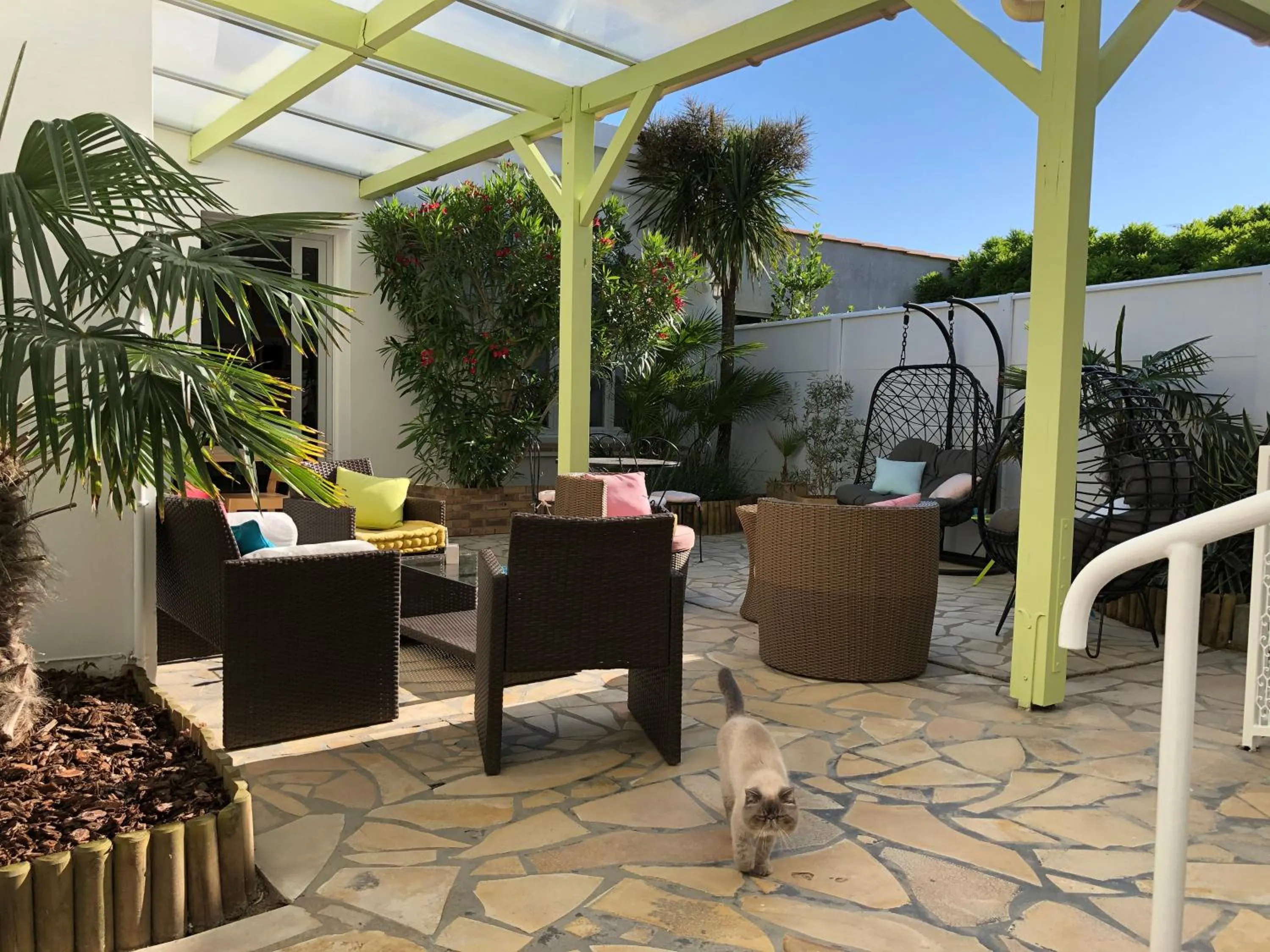 Patio in Cit'Hotel Atlantis