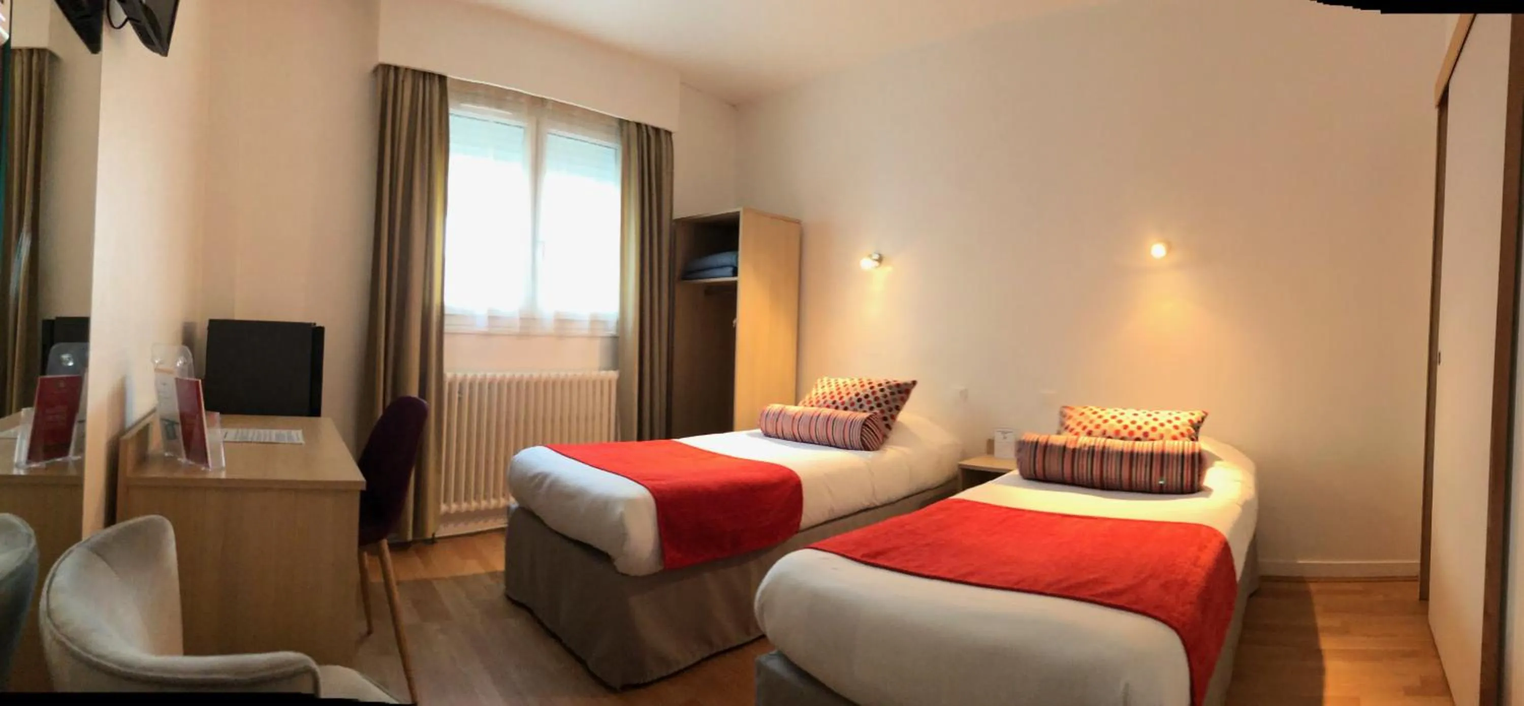 Bed in Cit'Hotel Atlantis